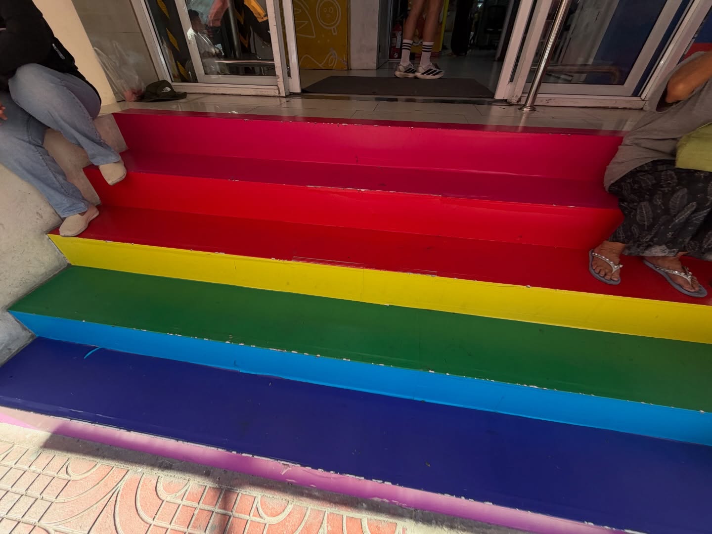 เมทัล สุขขาว