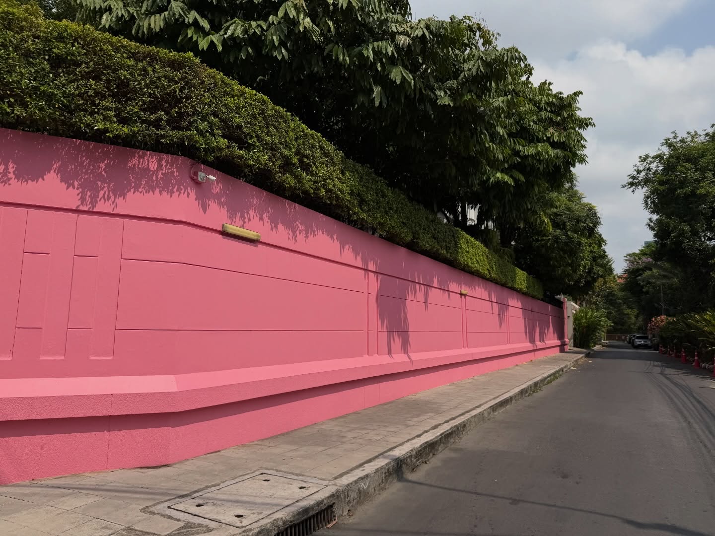 เมทัล สุขขาว