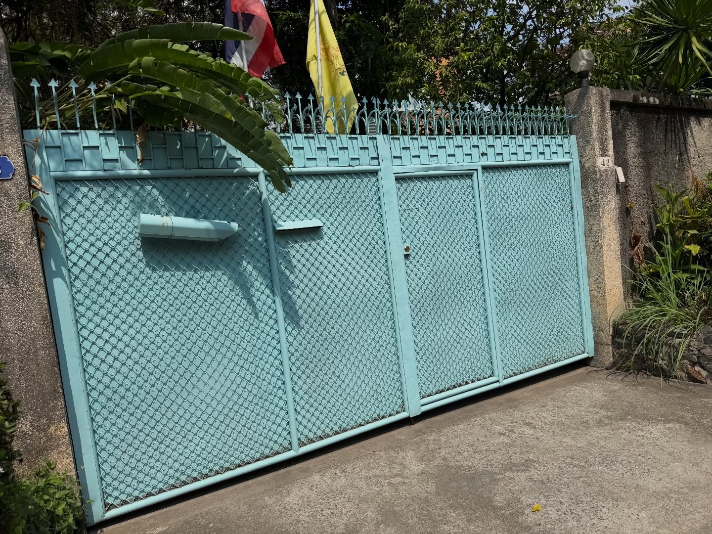 เมทัล สุขขาว