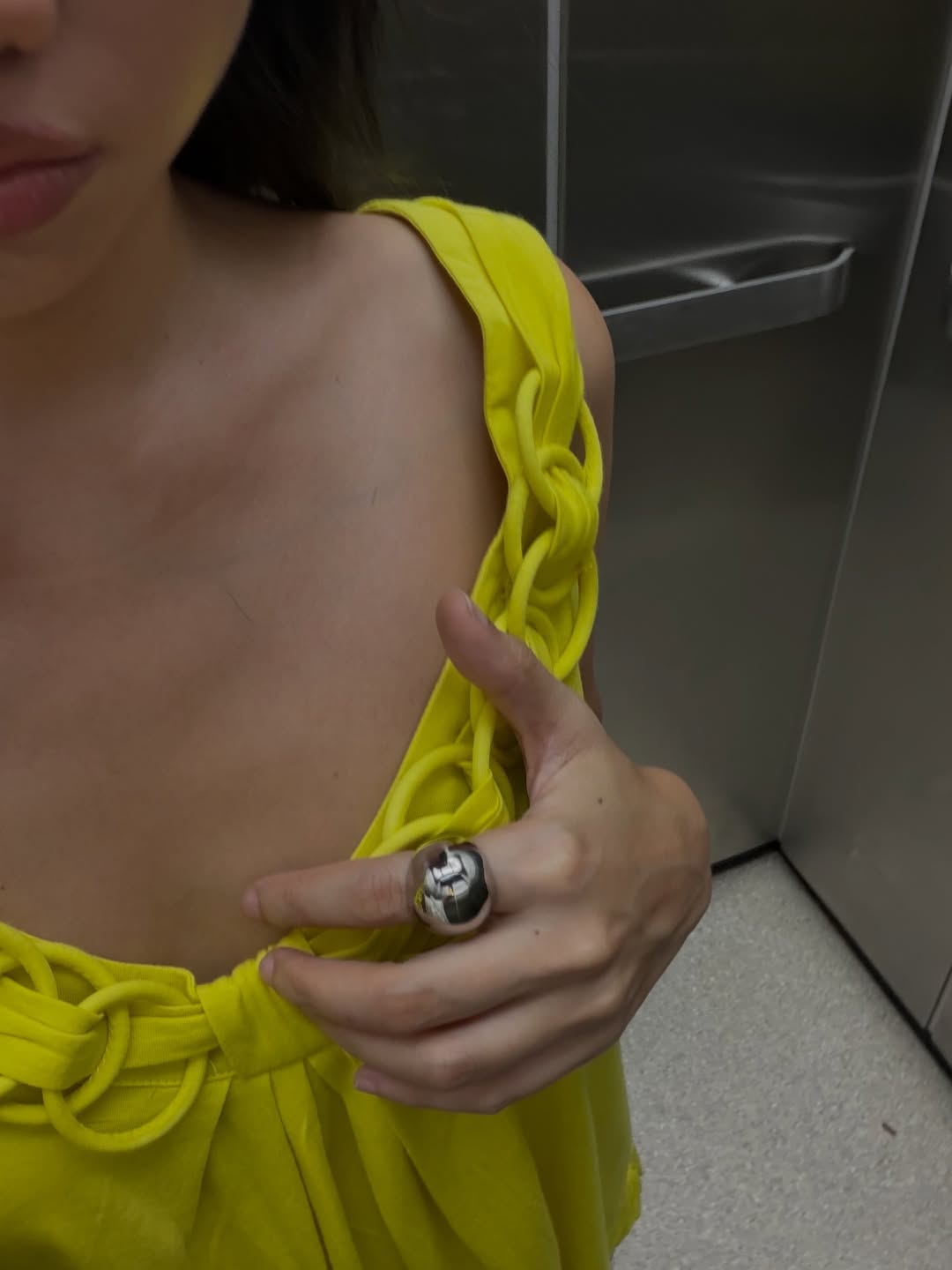 เมทัล สุขขาว