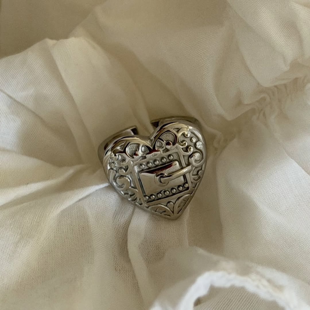 เมทัล สุขขาว