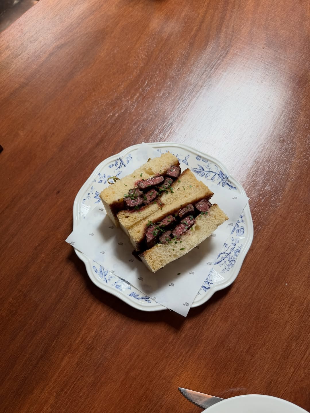 เมทัล สุขขาว