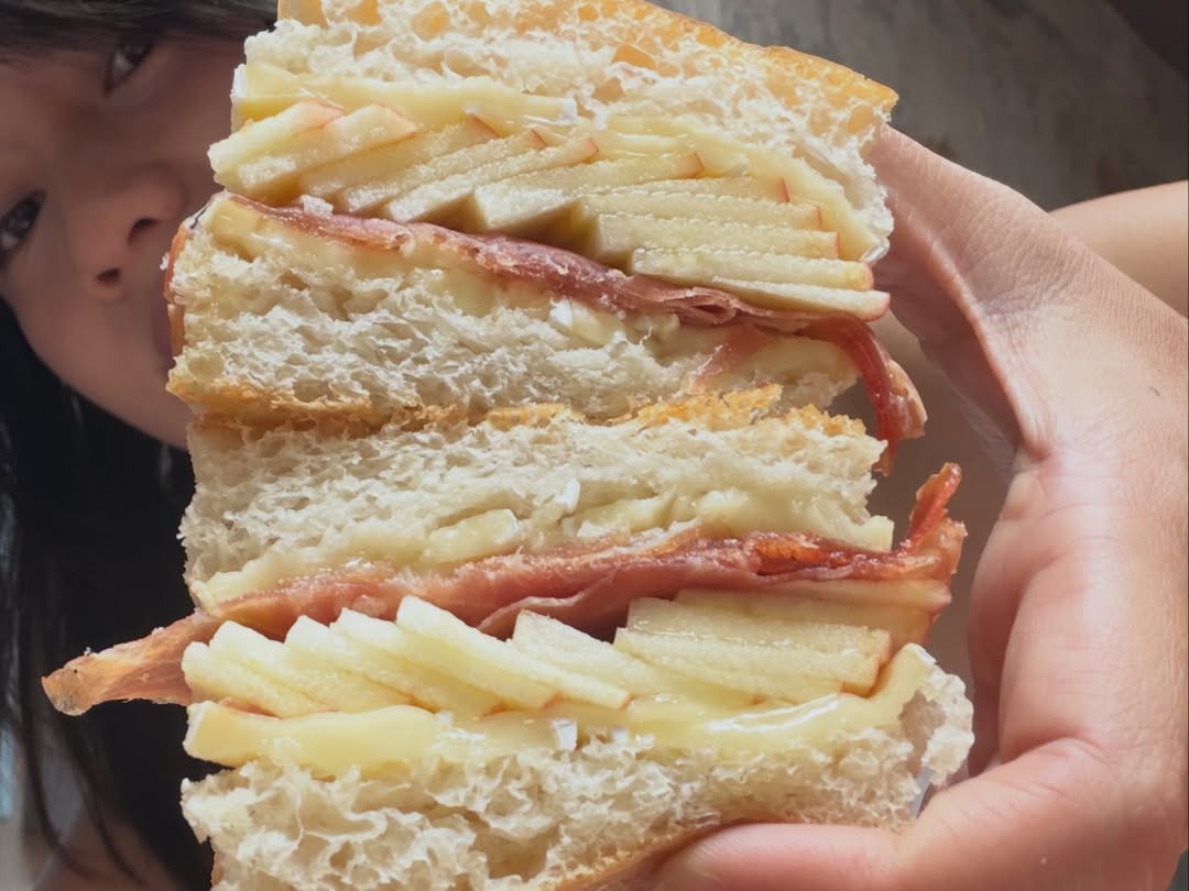 เมทัล สุขขาว