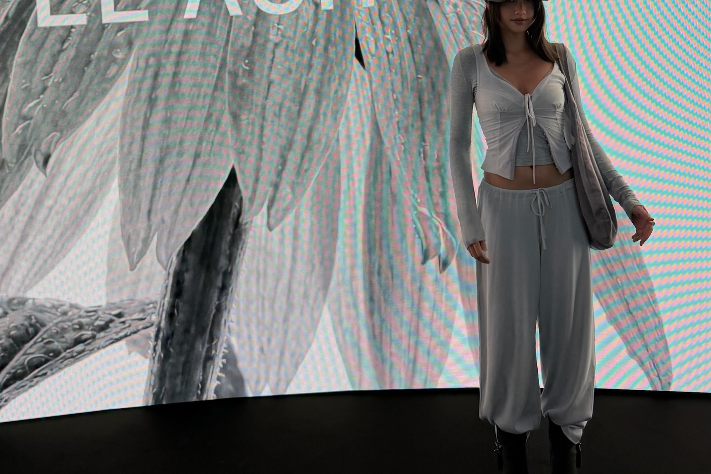 เมทัล สุขขาว