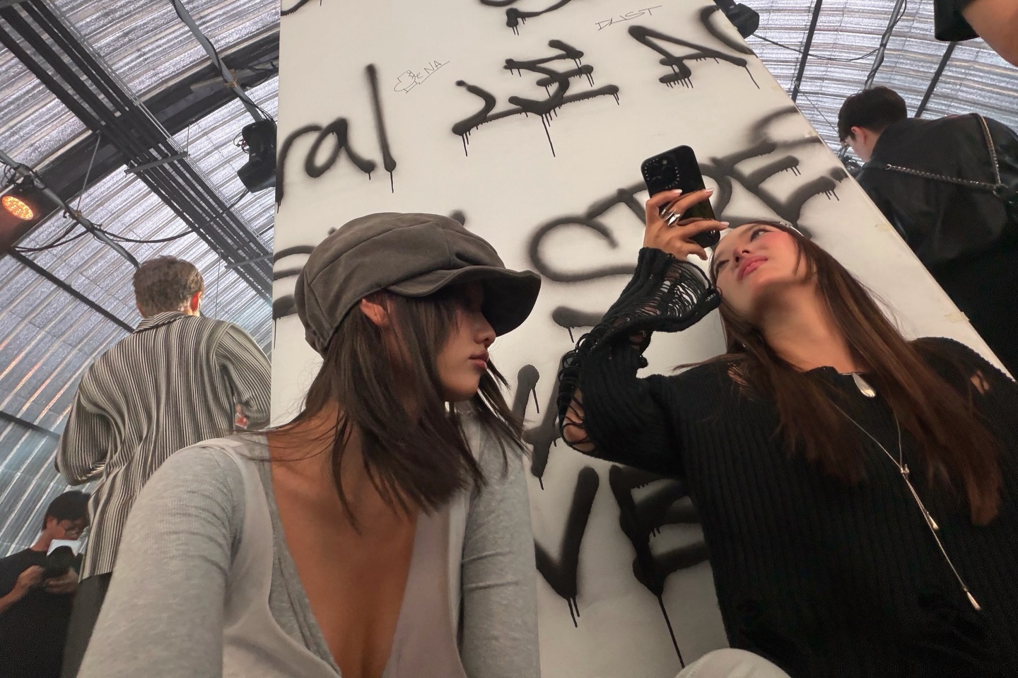 เมทัล สุขขาว