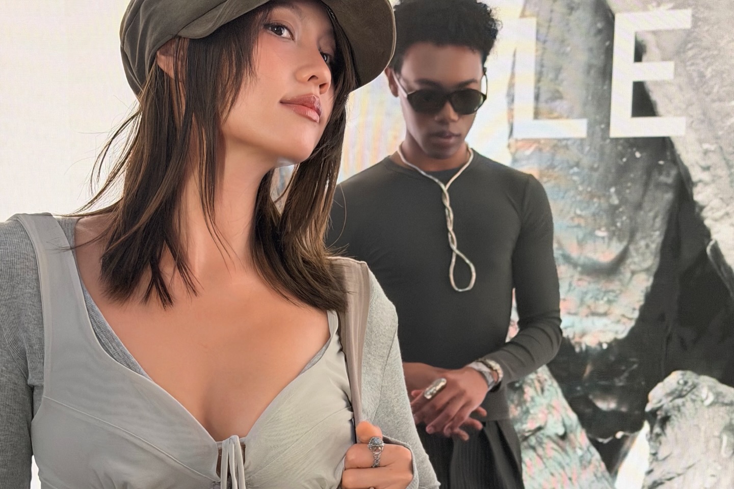 เมทัล สุขขาว