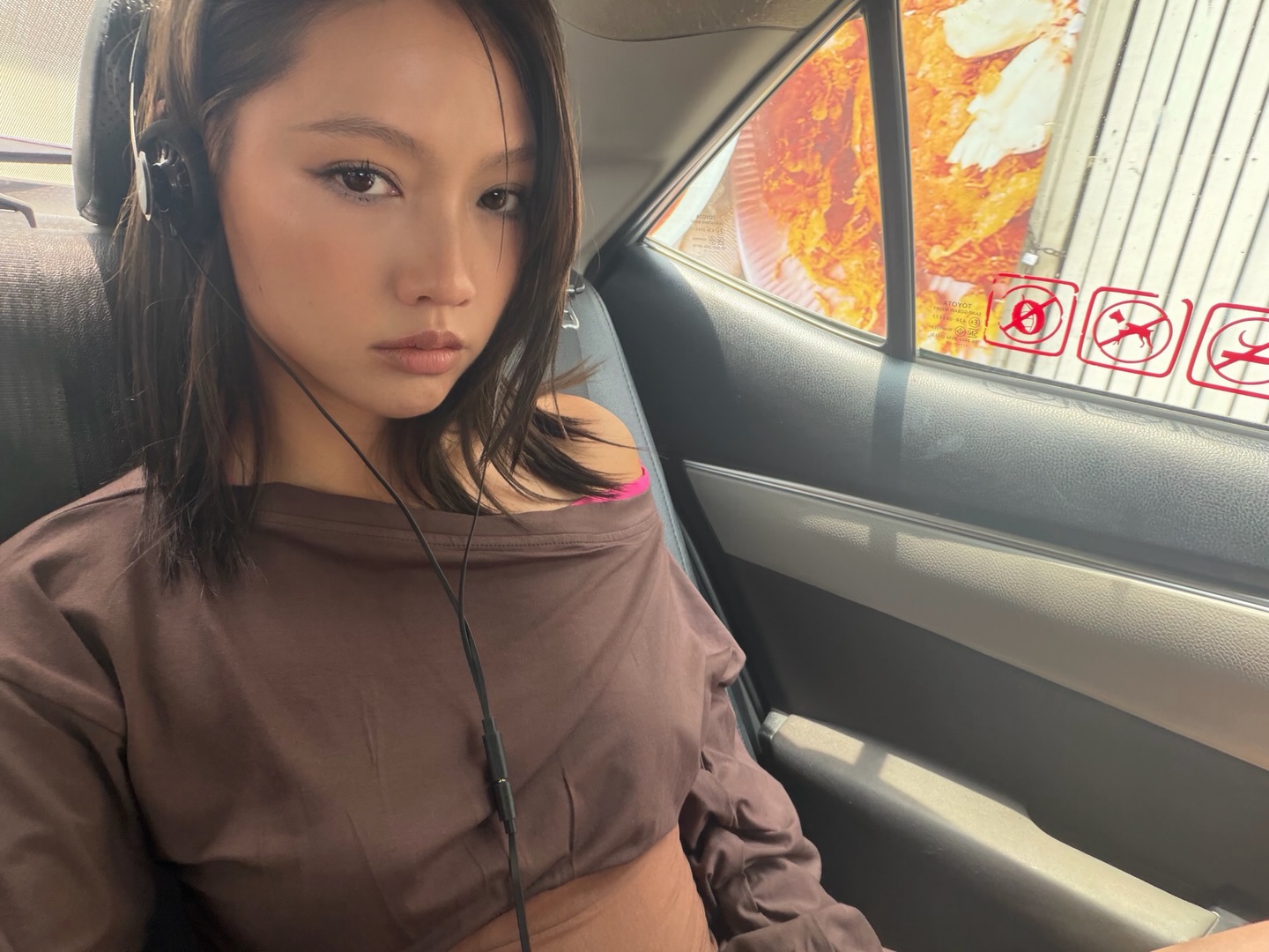 เมทัล สุขขาว