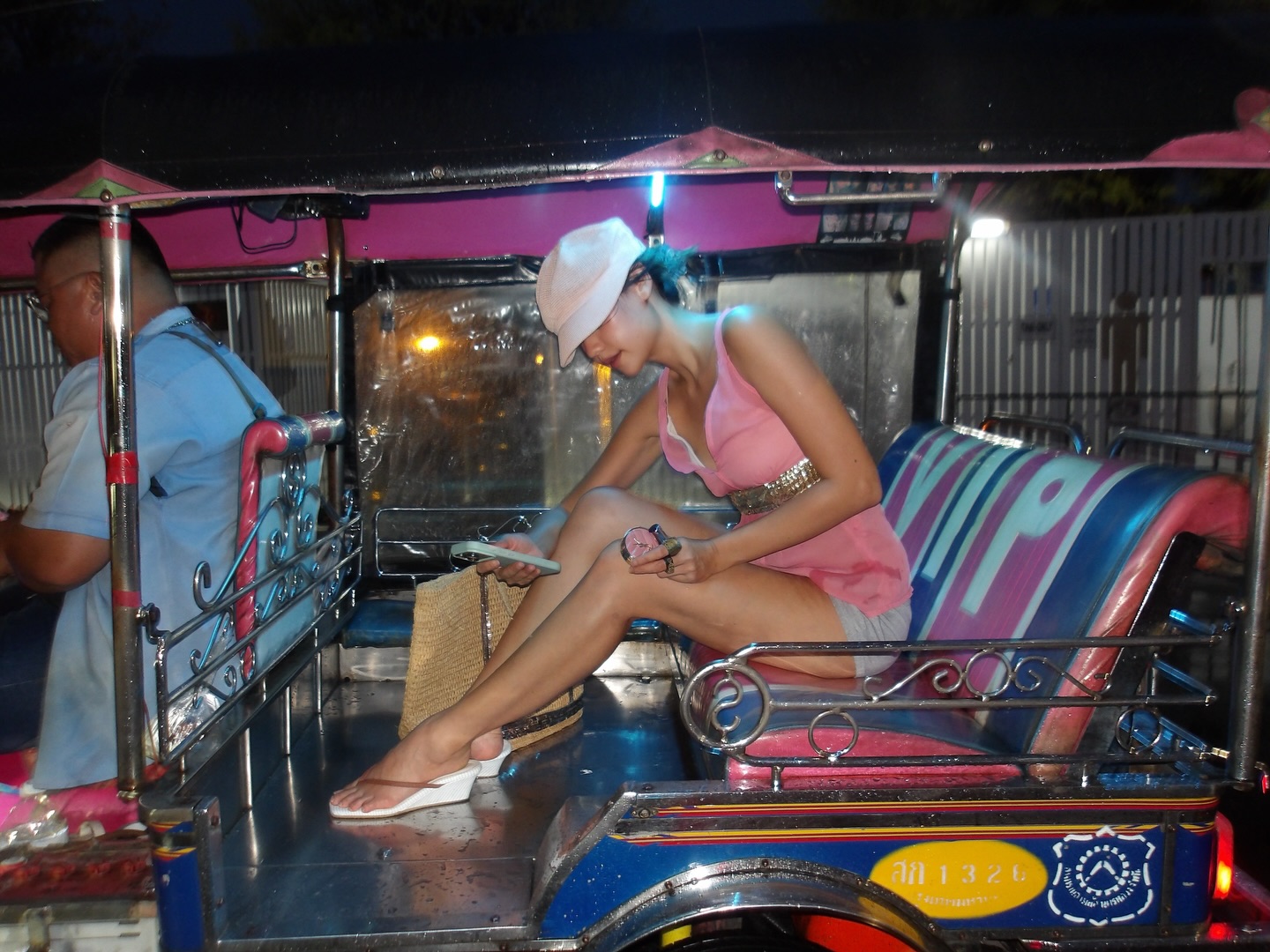 เมทัล สุขขาว
