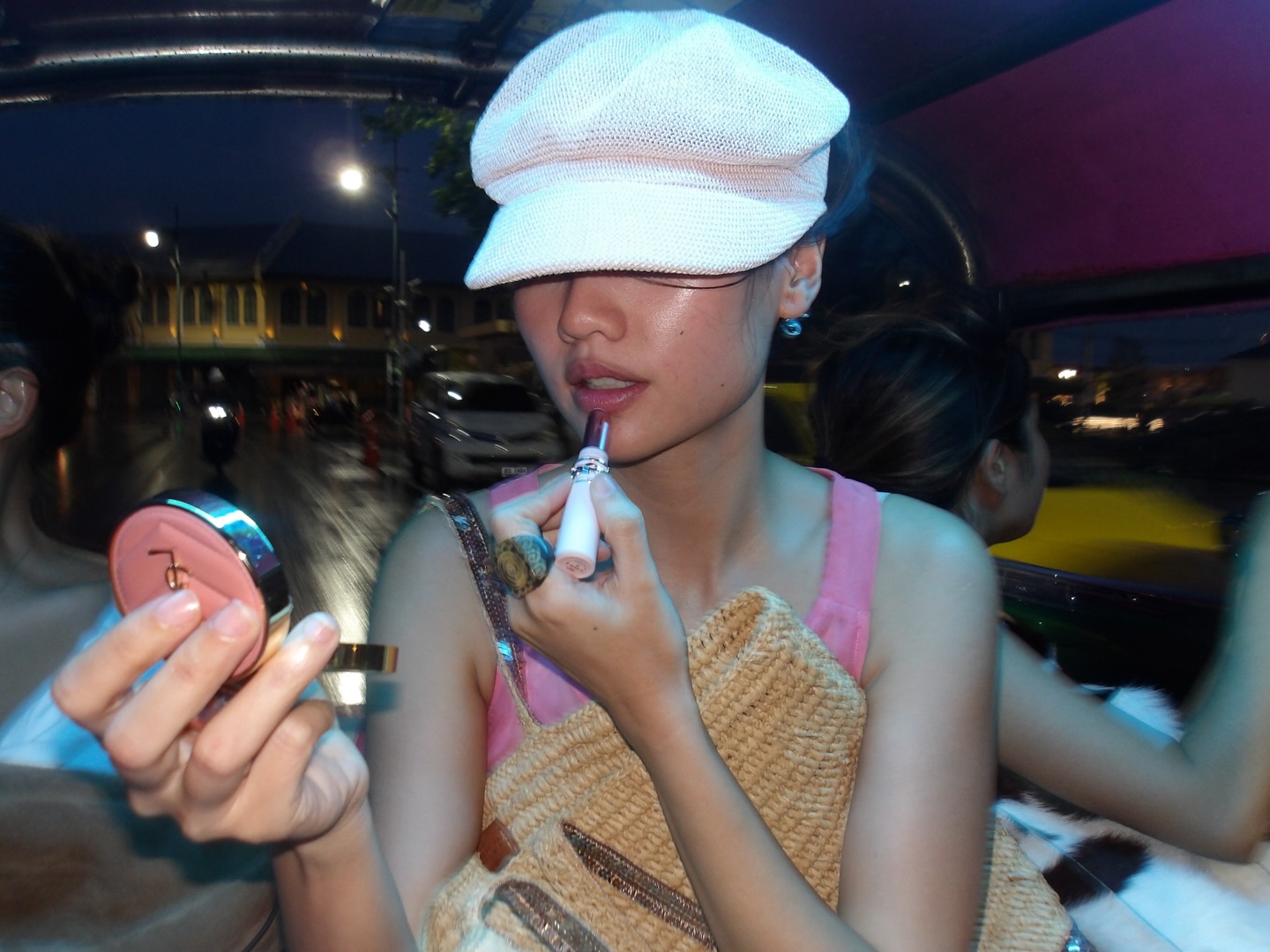 เมทัล สุขขาว