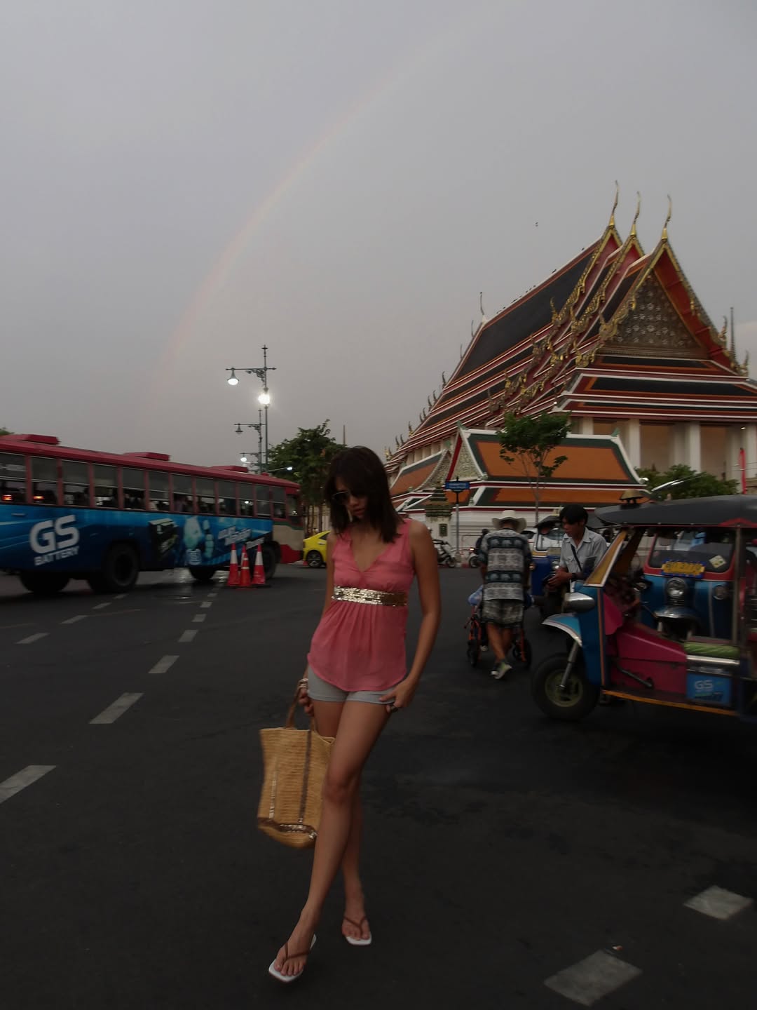 เมทัล สุขขาว