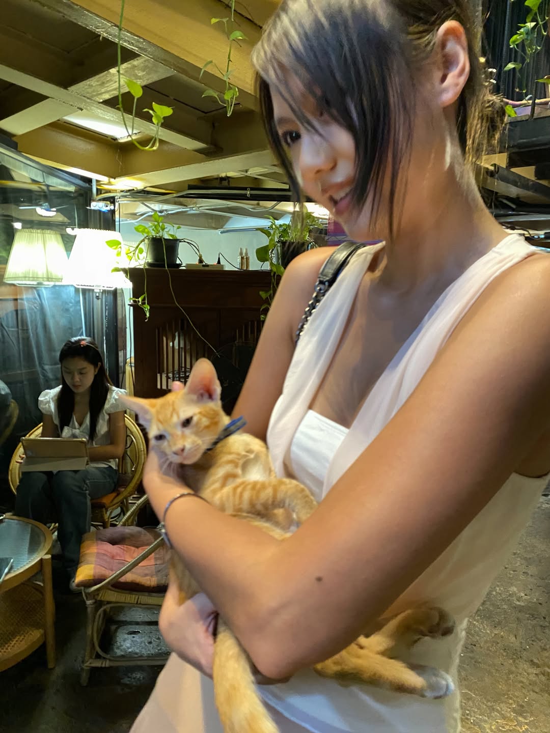 เมทัล สุขขาว