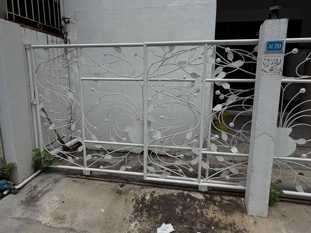 เมทัล สุขขาว