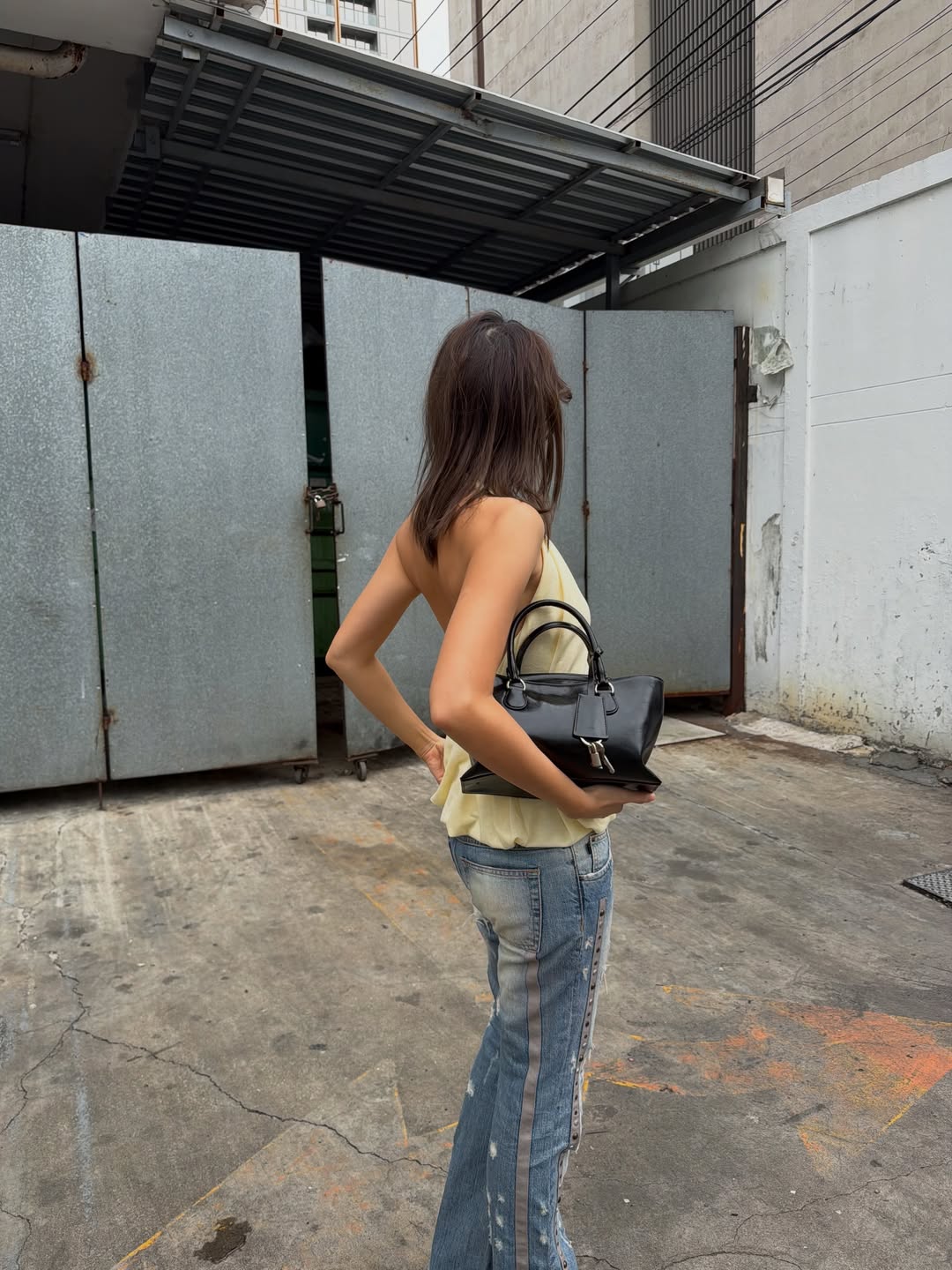 เมทัล สุขขาว