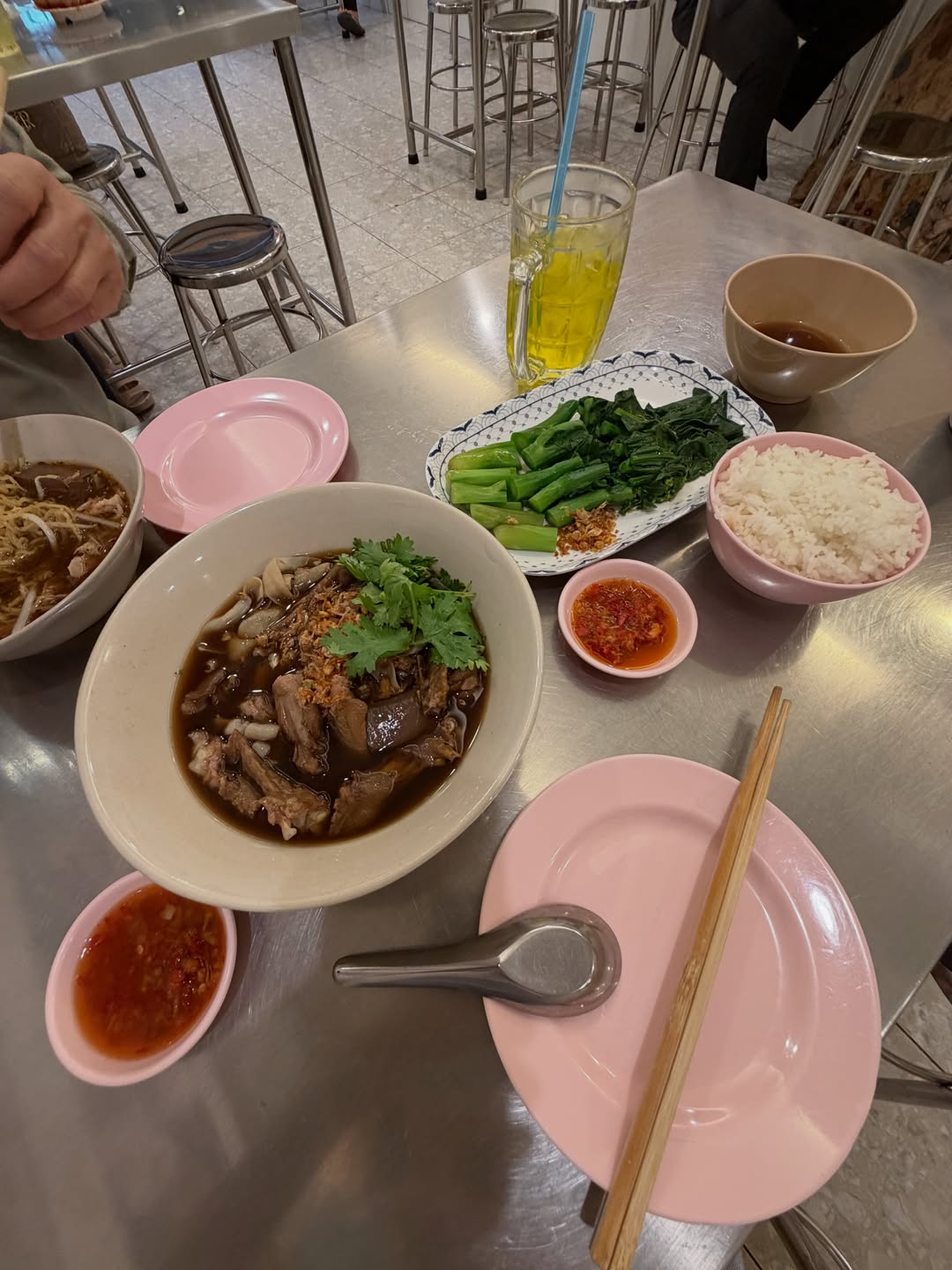 เมทัล สุขขาว