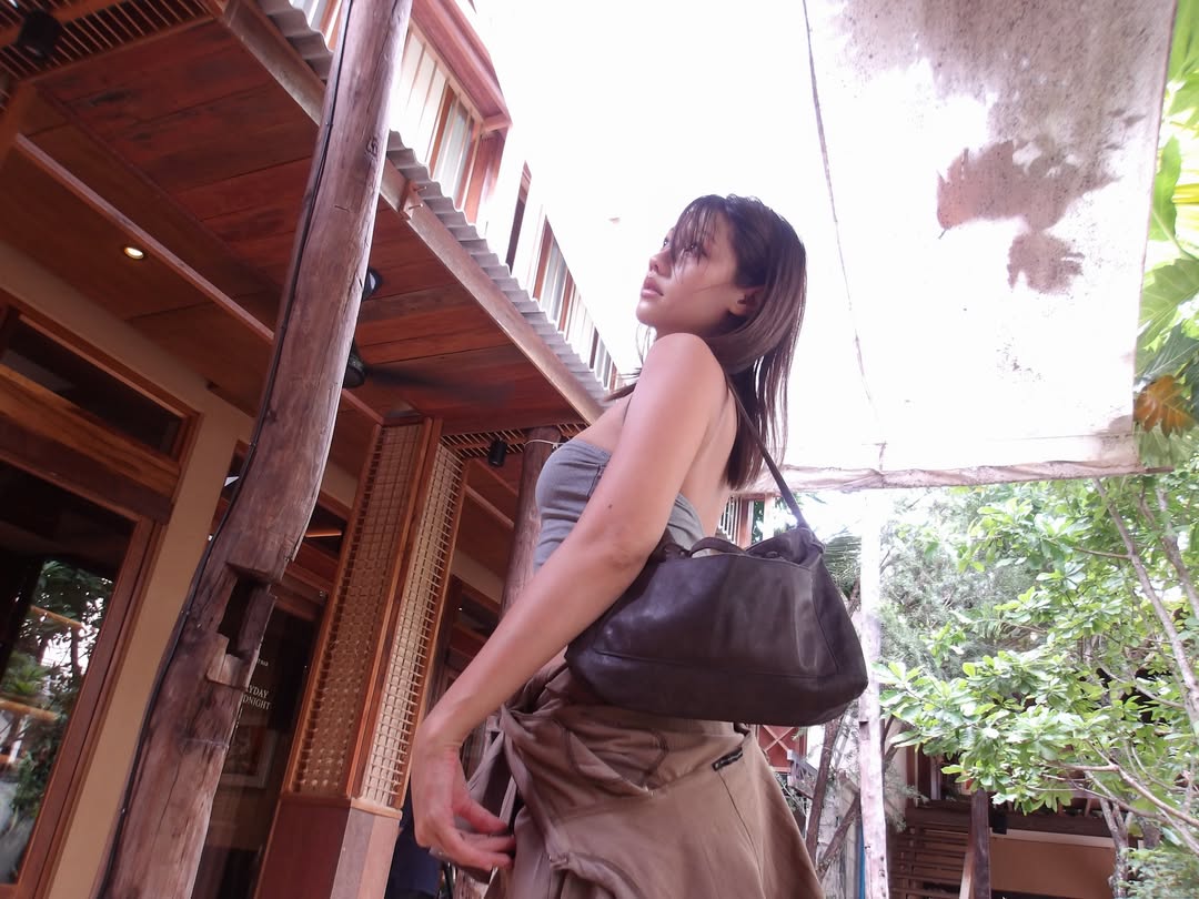 เมทัล สุขขาว