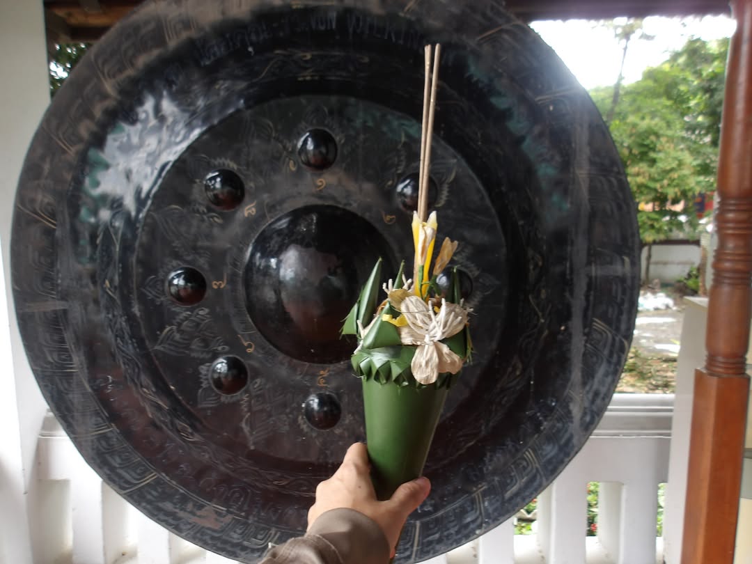เมทัล สุขขาว