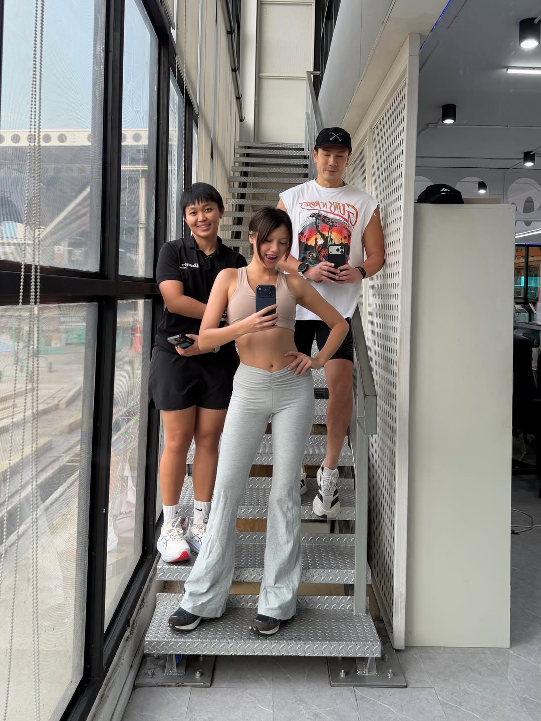 เมทัล สุขขาว