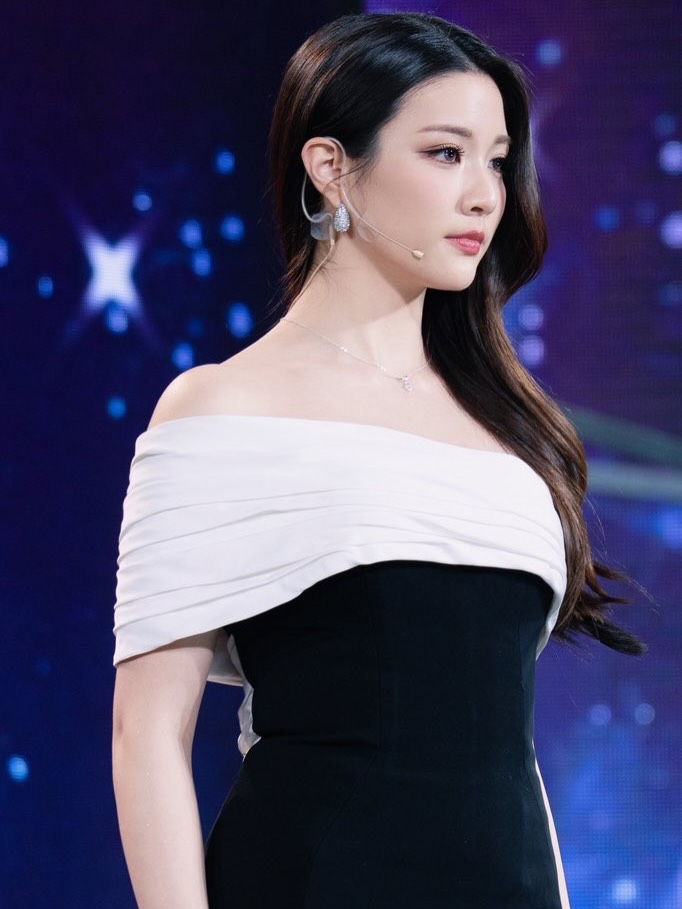 จินนี่ - ณัฐณิชา ประทีปนาฏศิริ