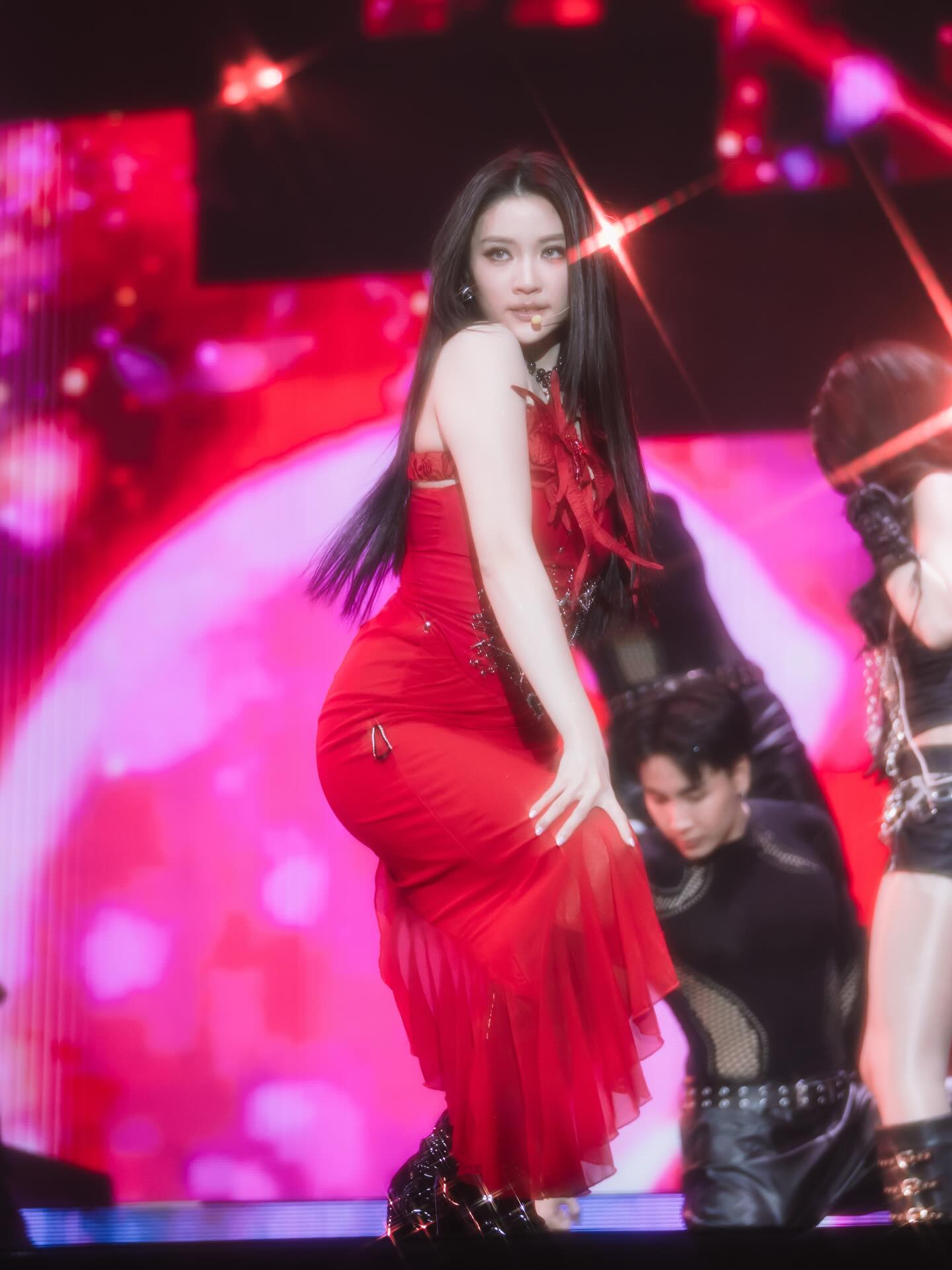 จินนี่ - ณัฐณิชา ประทีปนาฏศิริ