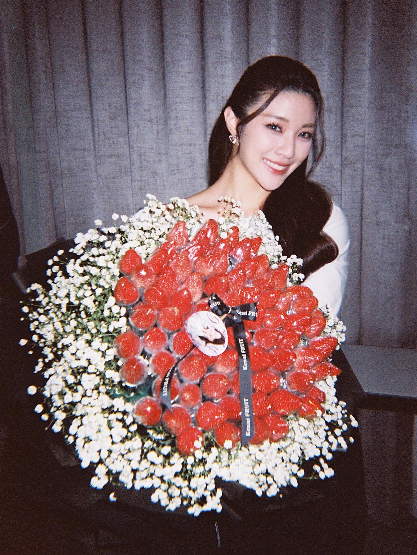 จินนี่ - ณัฐณิชา ประทีปนาฏศิริ