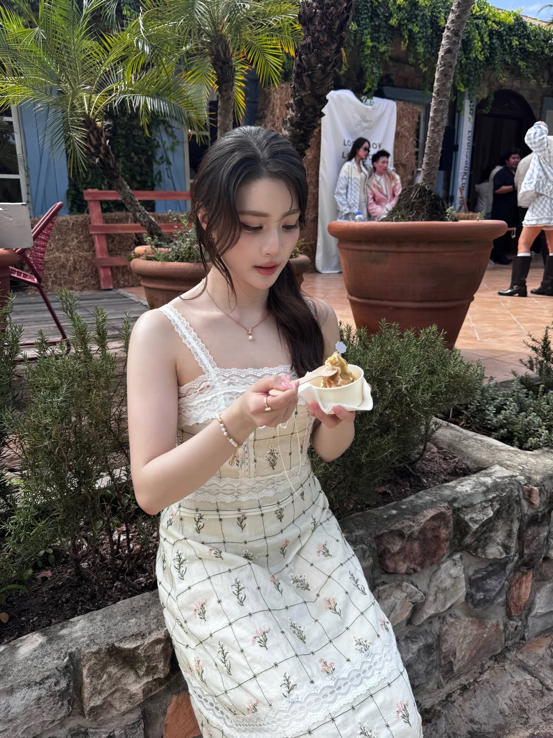 จินนี่ - ณัฐณิชา ประทีปนาฏศิริ