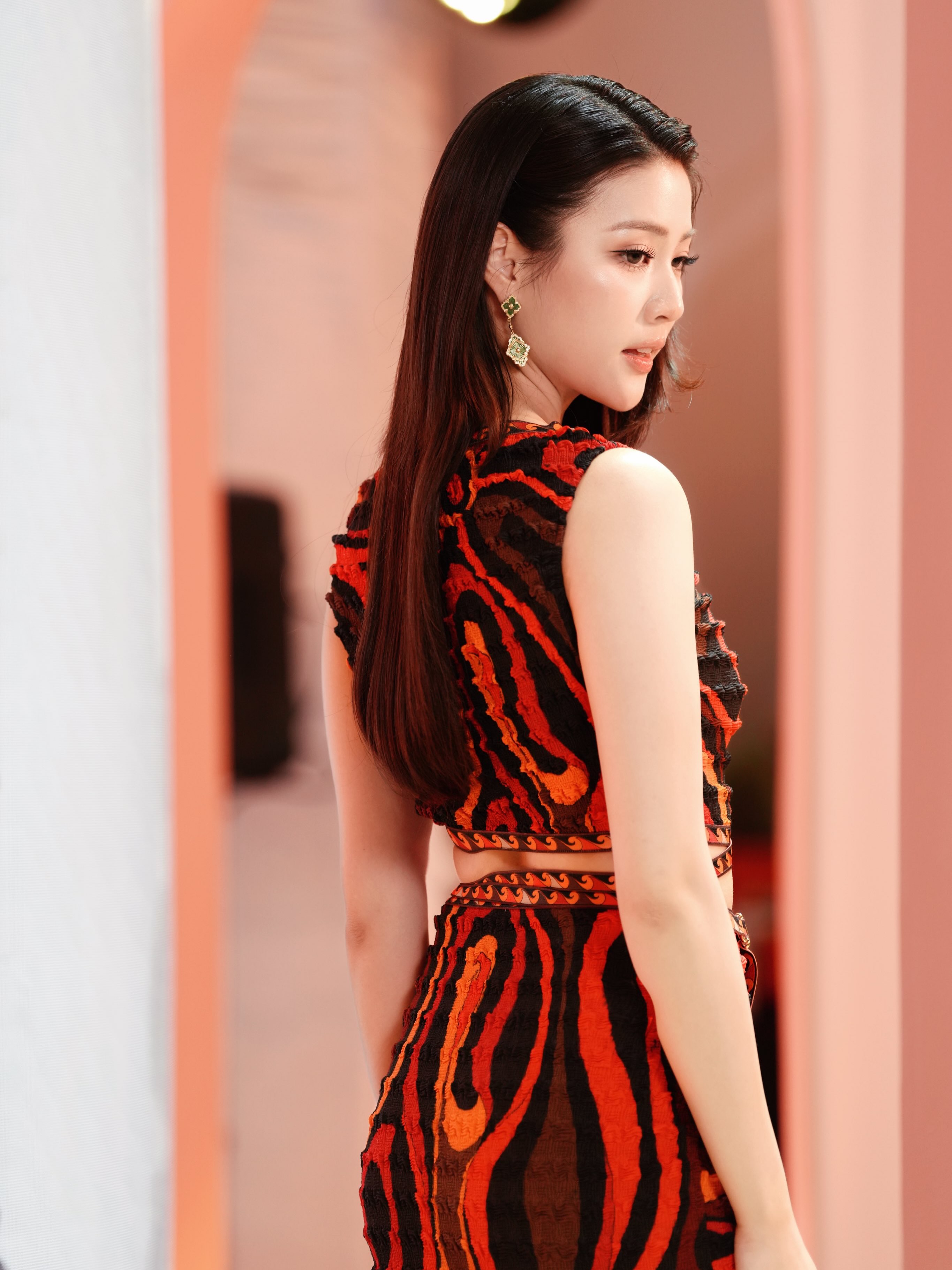 จินนี่ - ณัฐณิชา ประทีปนาฏศิริ
