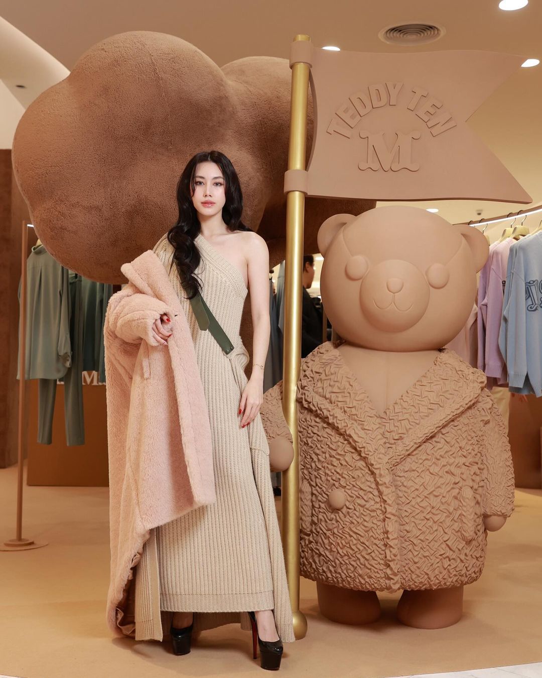ดาว - พิมพ์ทอง วชิราคม