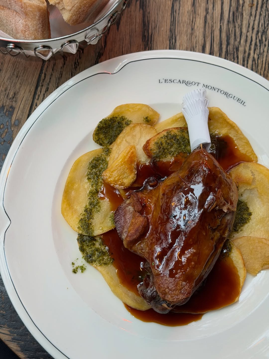 โมเม - นภัสสร บุรณศิริ