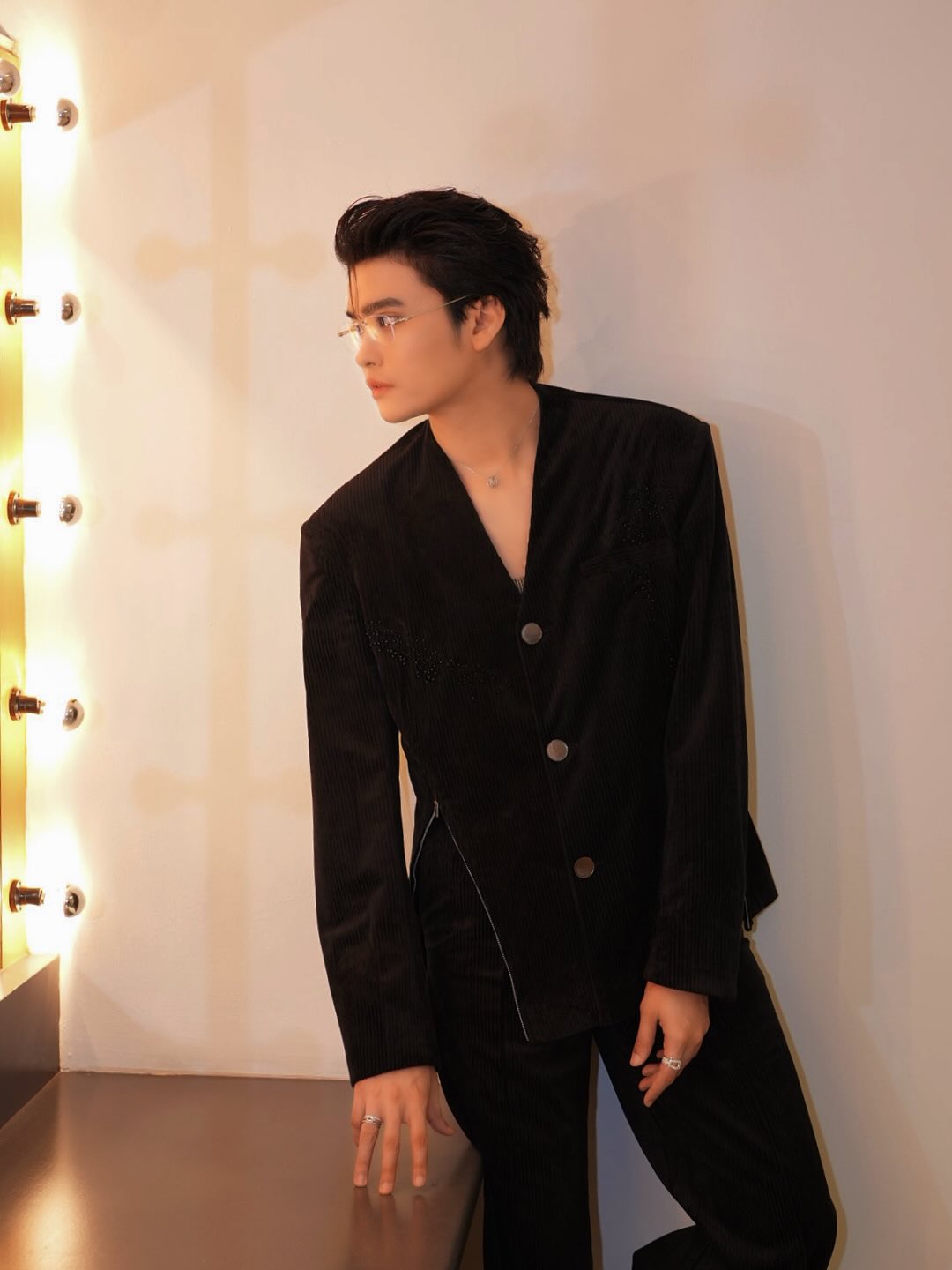 นนท์ - ธนนท์ จำเริญ