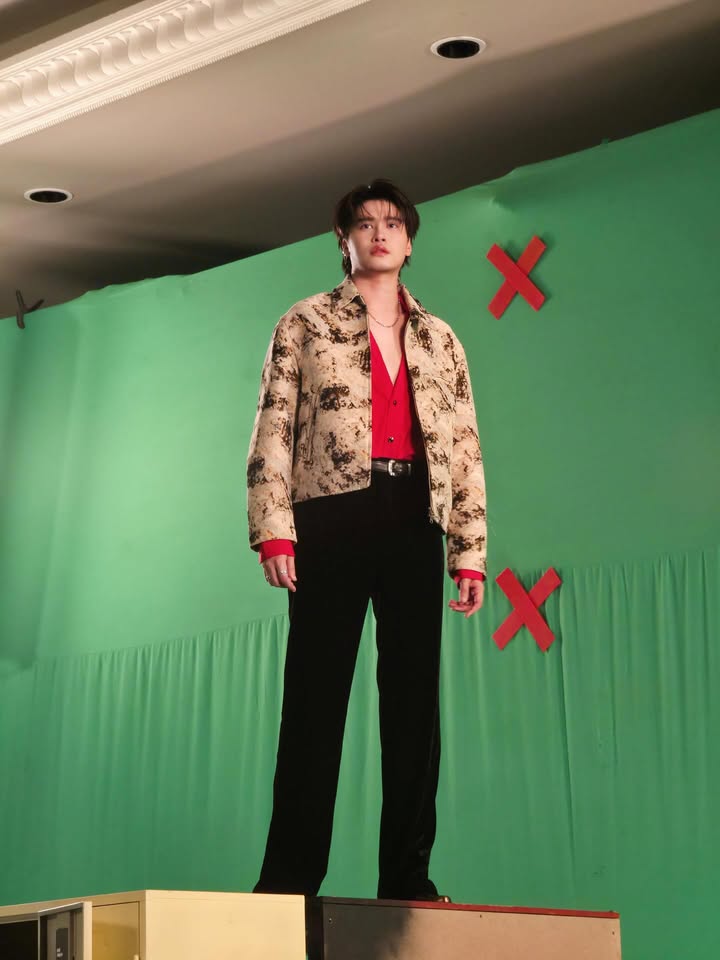 นนท์ - ธนนท์ จำเริญ