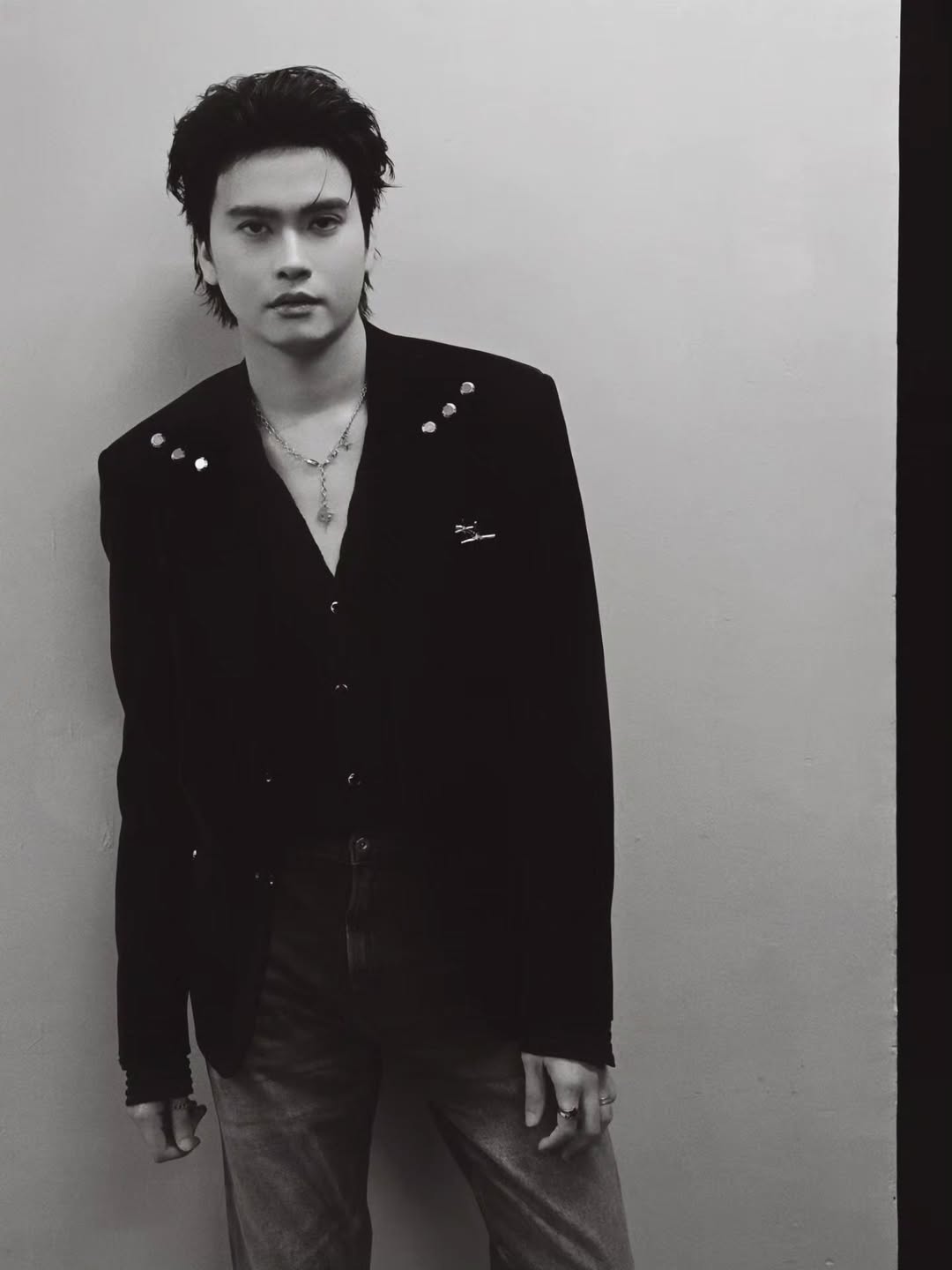 นนท์ - ธนนท์ จำเริญ