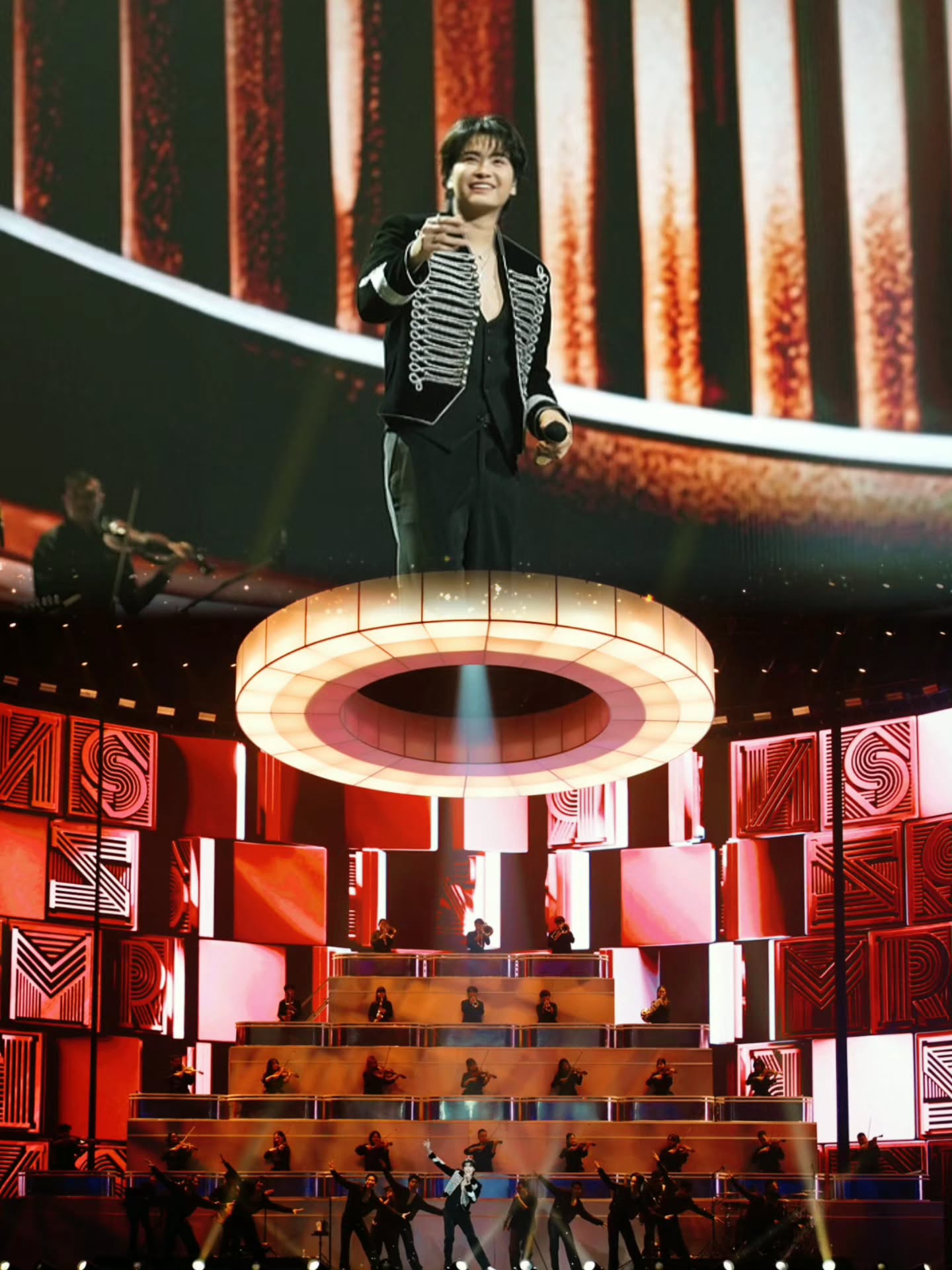 นนท์ - ธนนท์ จำเริญ