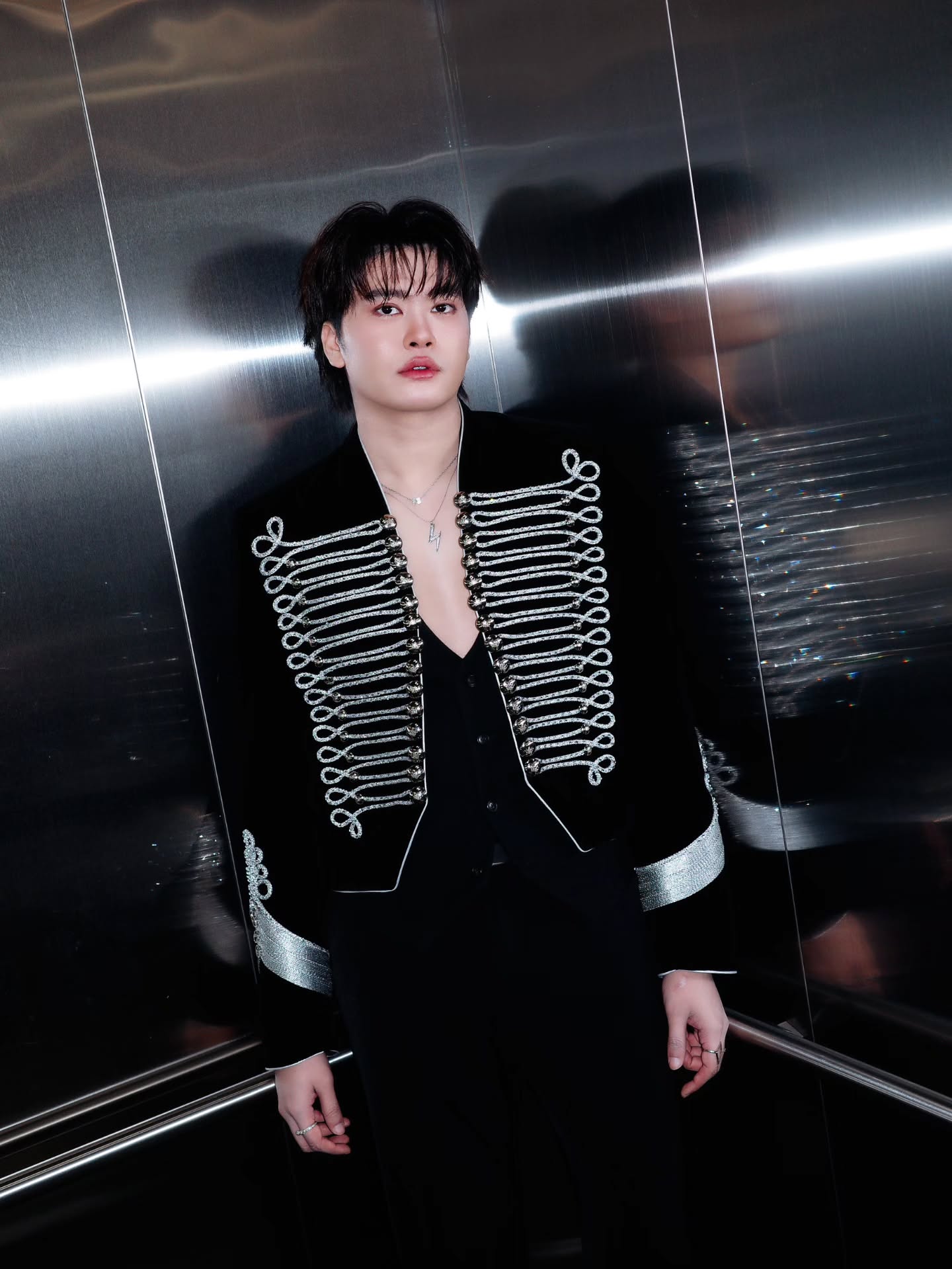 นนท์ - ธนนท์ จำเริญ