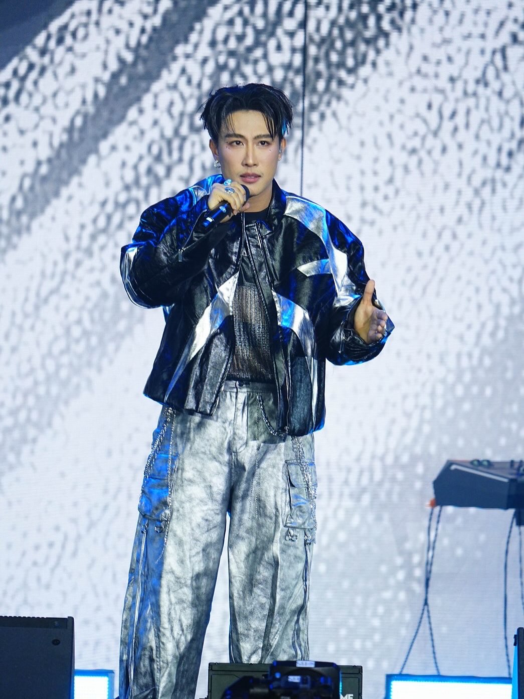 นุ๊ก - ธนดล ศิริแวว
