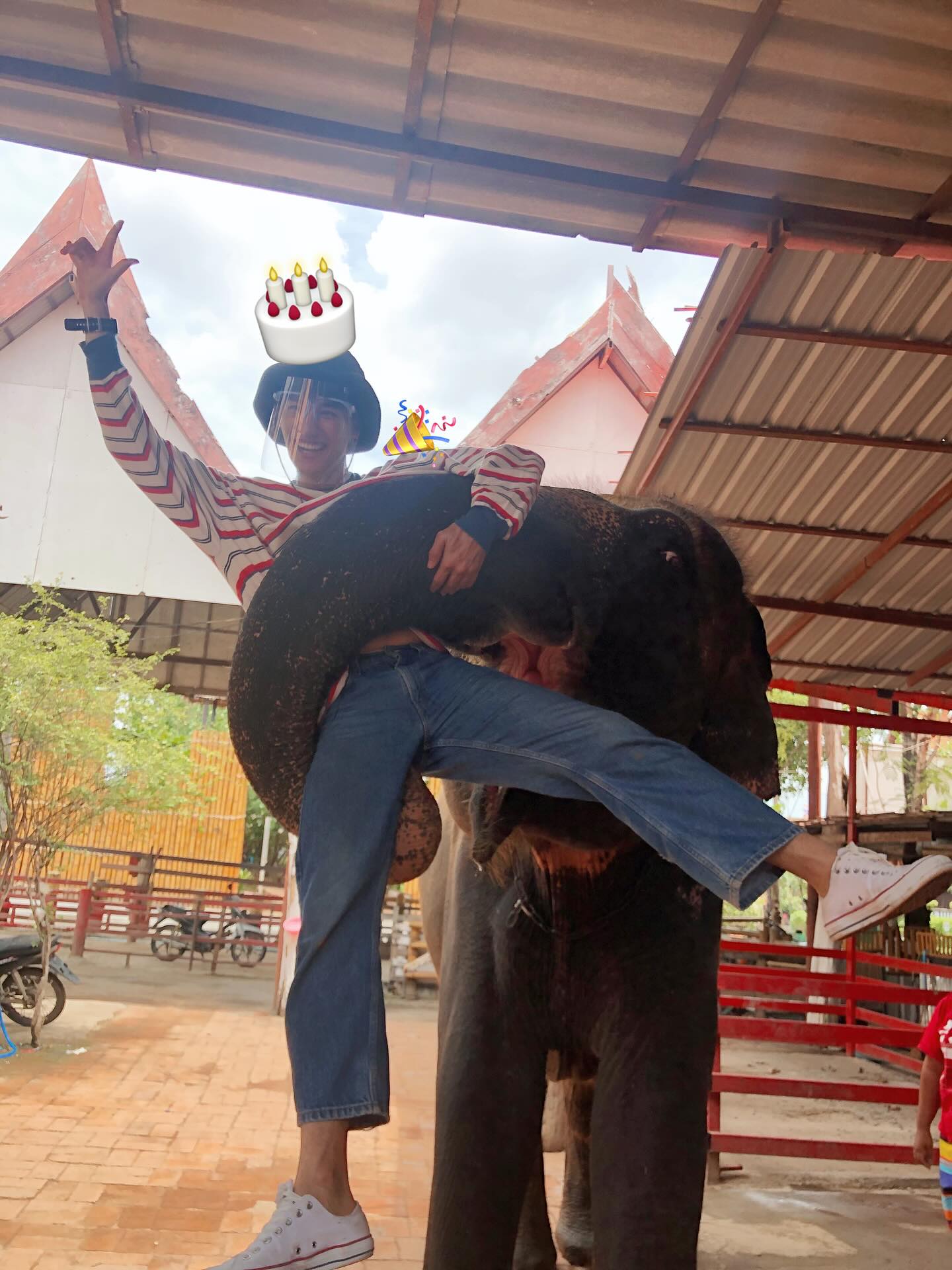 ออฟ - จุมพล อดุลกิตติพร