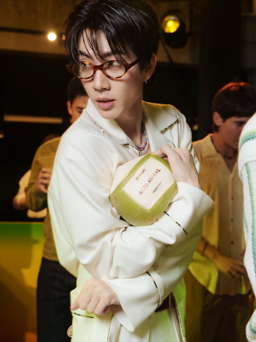 ออฟ - จุมพล อดุลกิตติพร