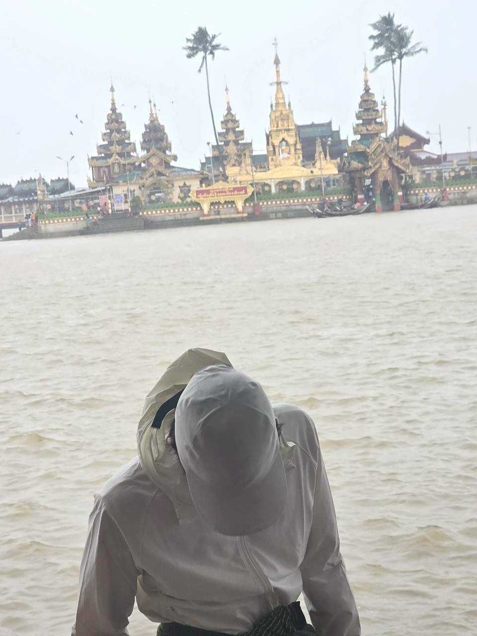 ออฟ - จุมพล อดุลกิตติพร