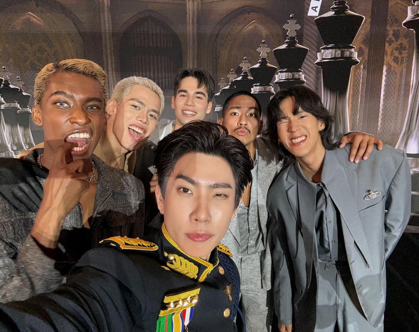 ออฟ - จุมพล อดุลกิตติพร