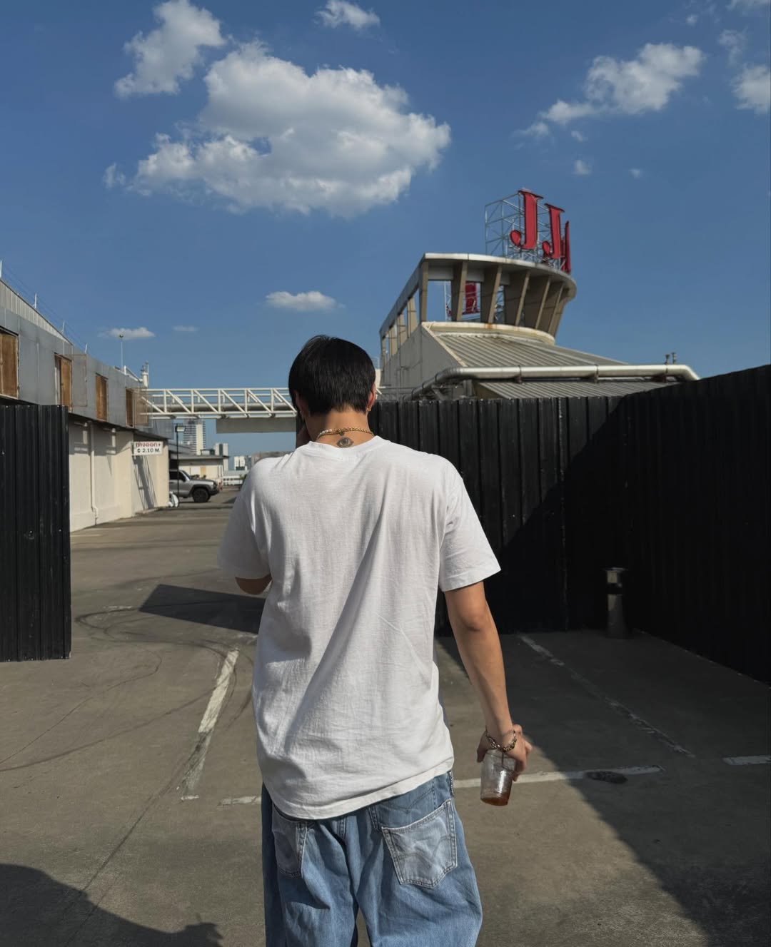 กระทิง - ขุนณรงค์ ประเทศรัตน์