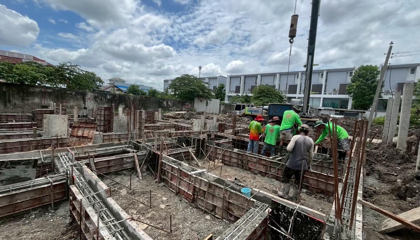 ป๊อบ - ปองกูล สืบซึ้ง