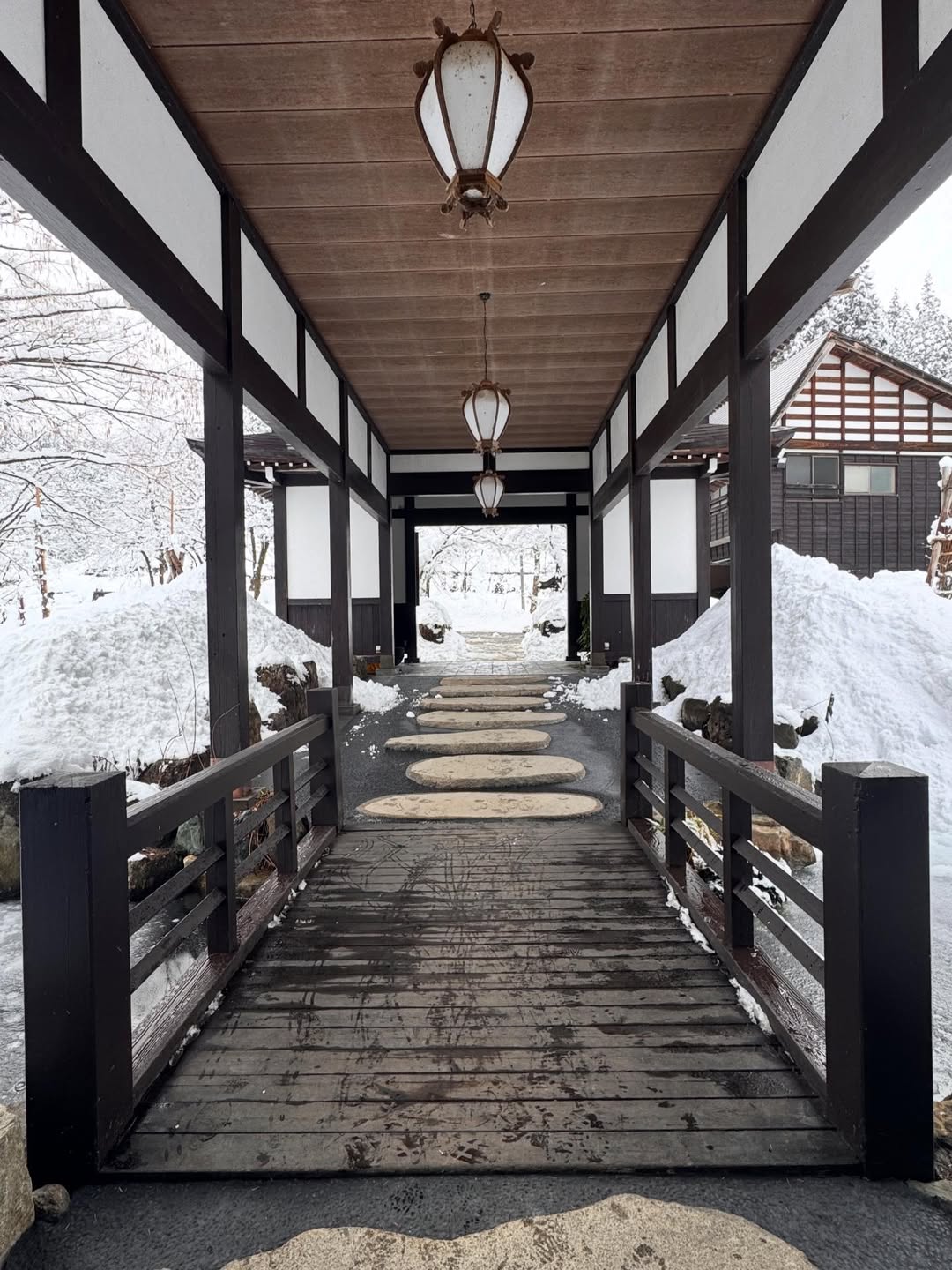 ท็อป - จรณ โสรัตน์