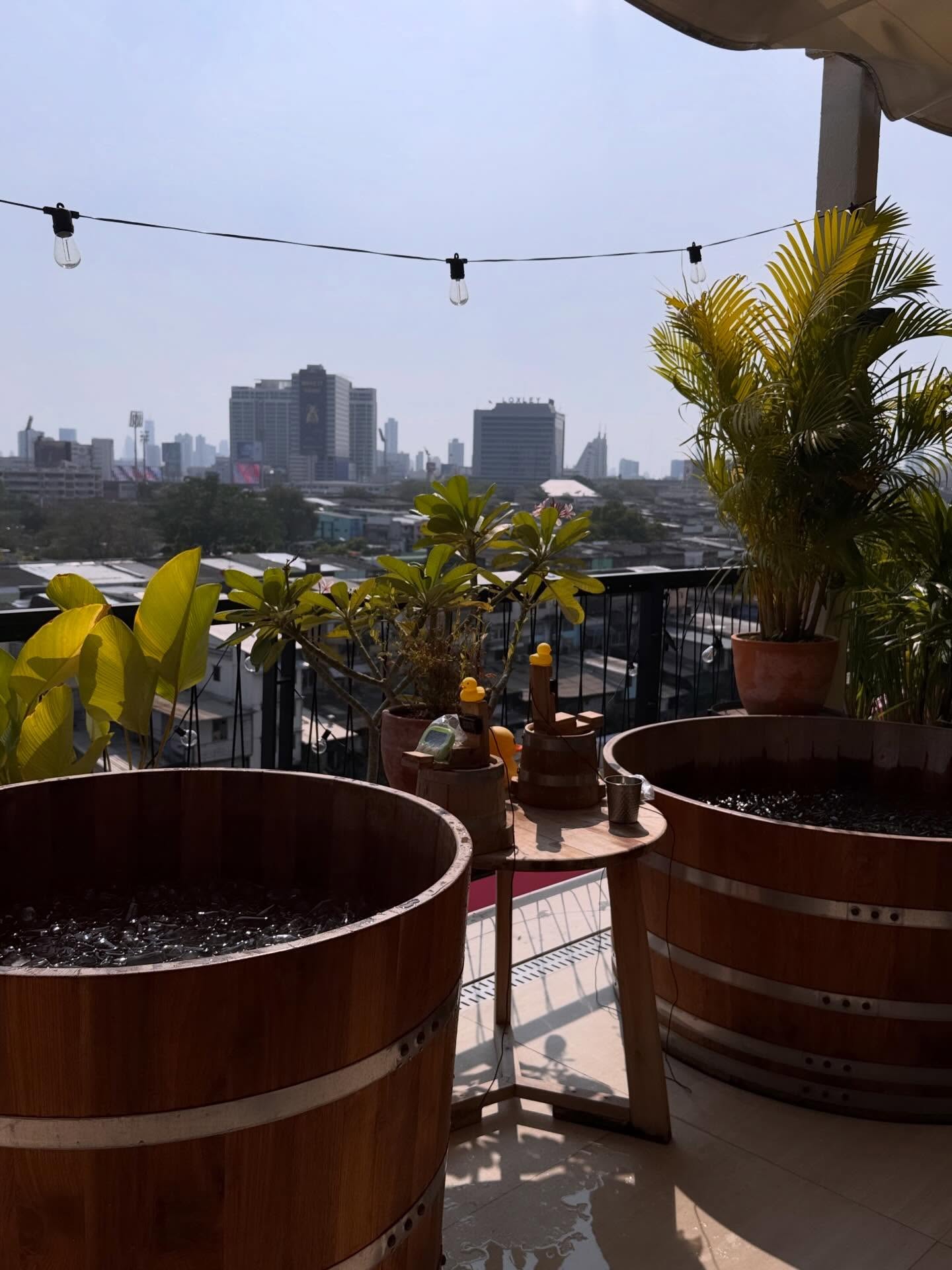 ท็อป - จรณ โสรัตน์