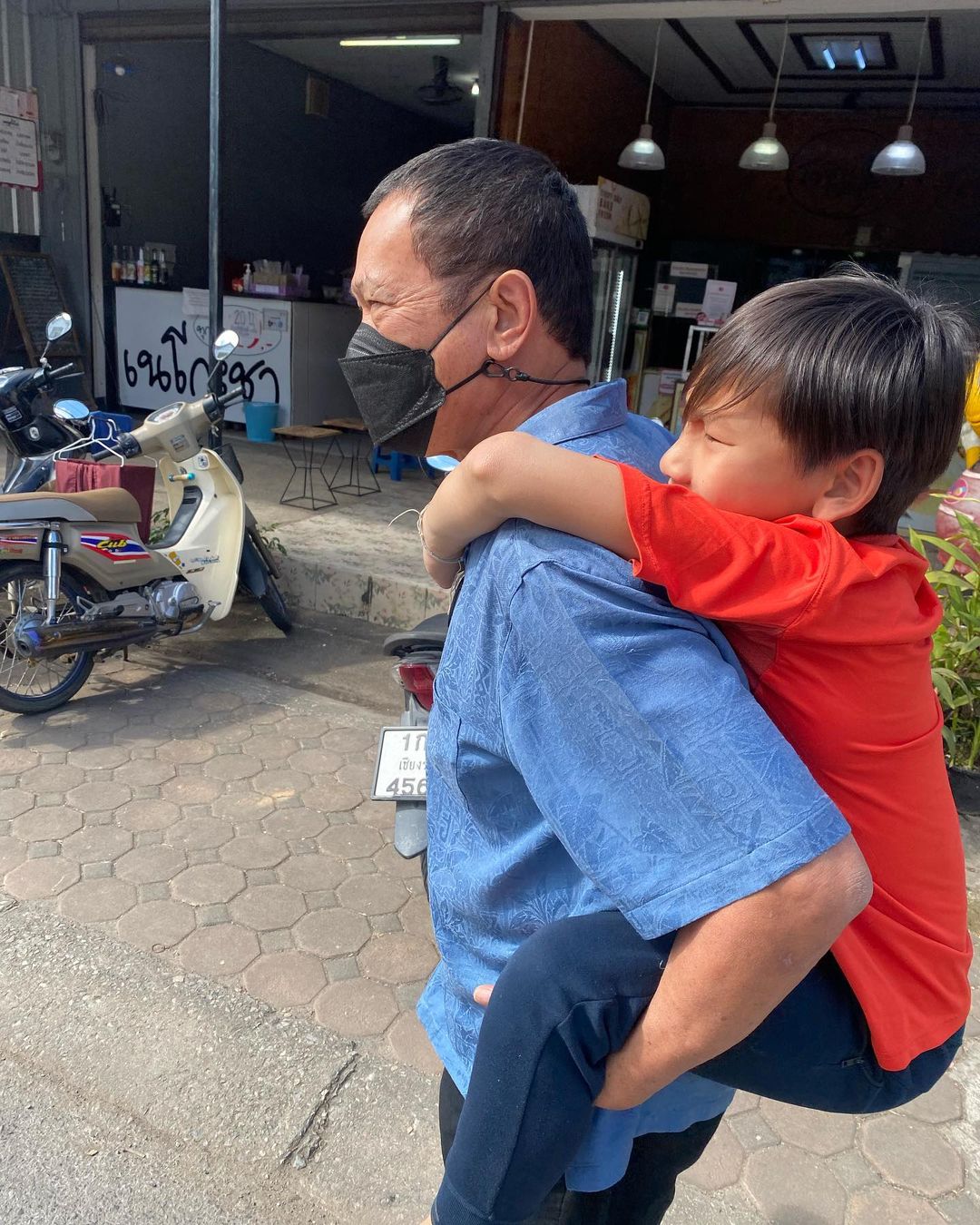 ตุ๊ก - ชนกวนันท์ รักชีพ