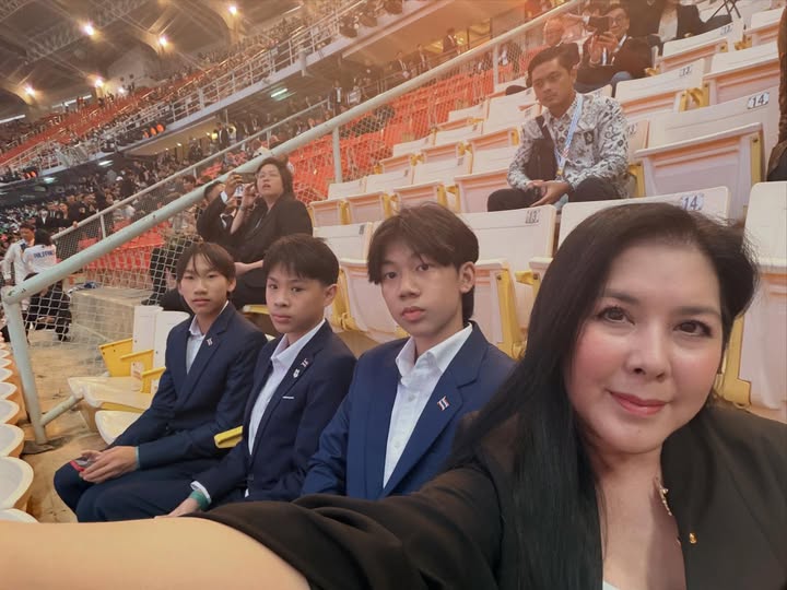 ตุ๊ก - ชนกวนันท์ รักชีพ