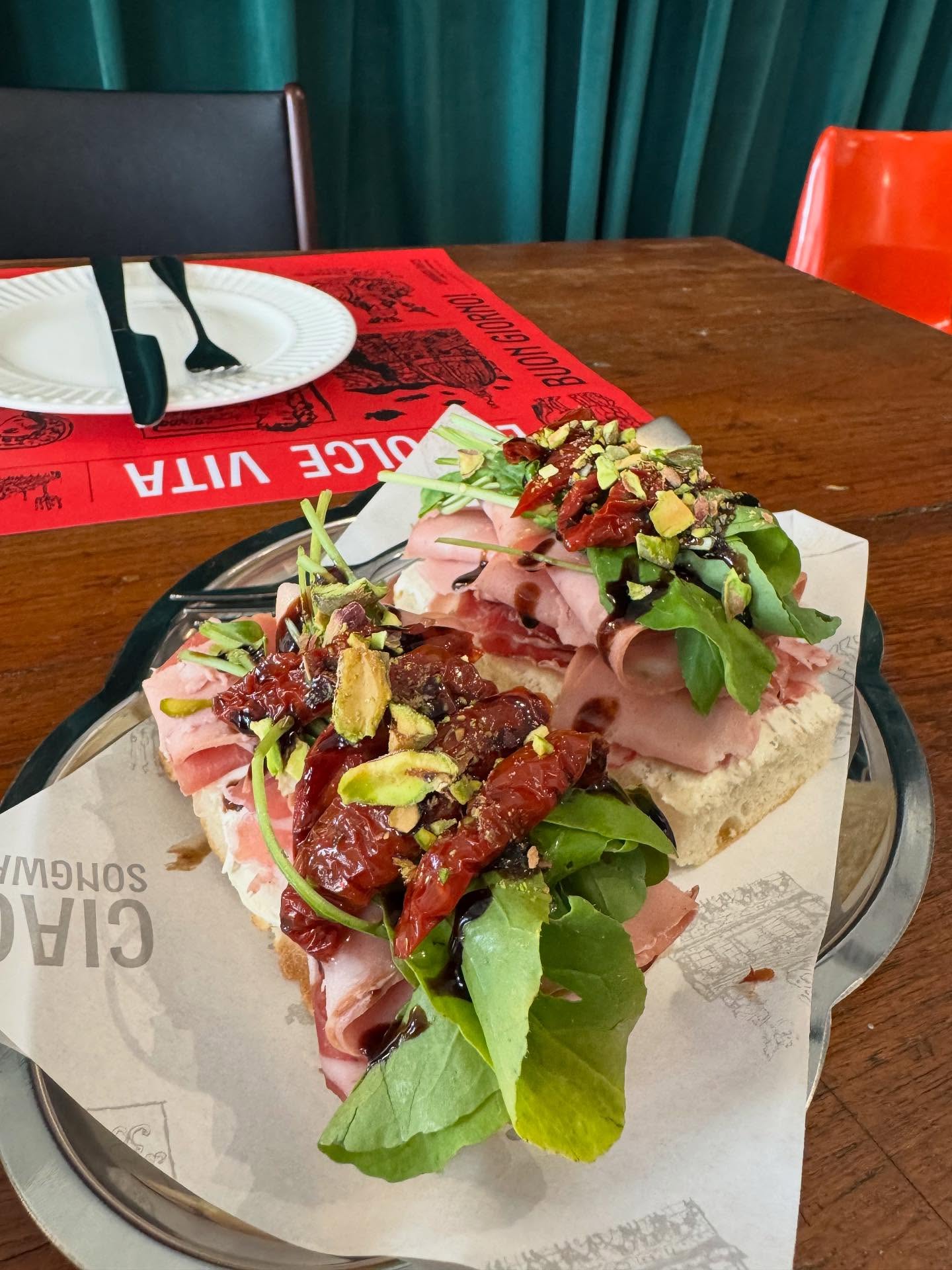 ตุ๊ก - ชนกวนันท์ รักชีพ