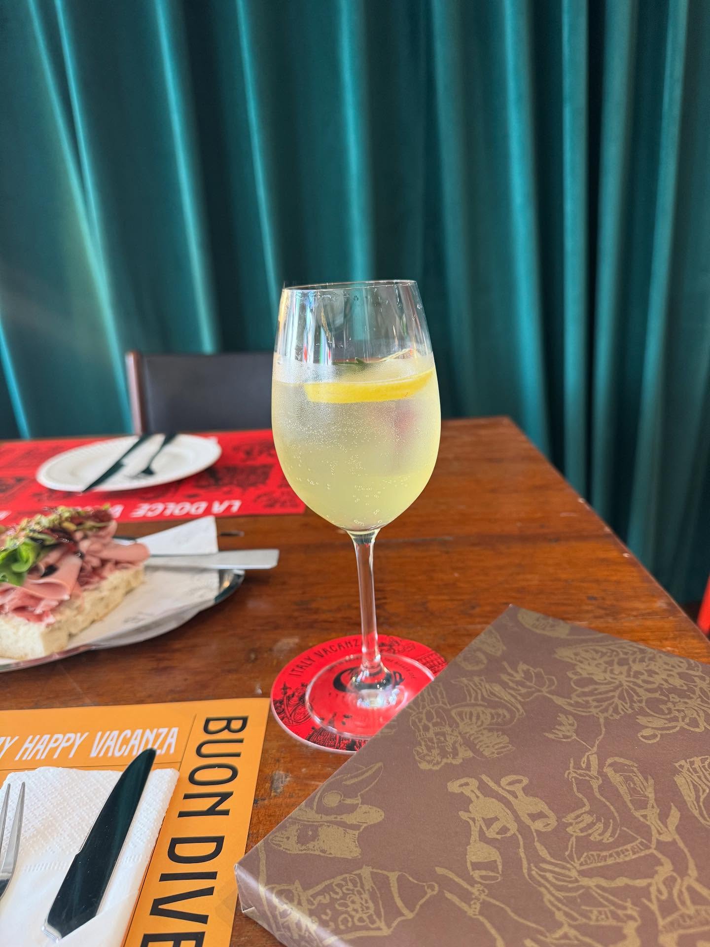 ตุ๊ก - ชนกวนันท์ รักชีพ