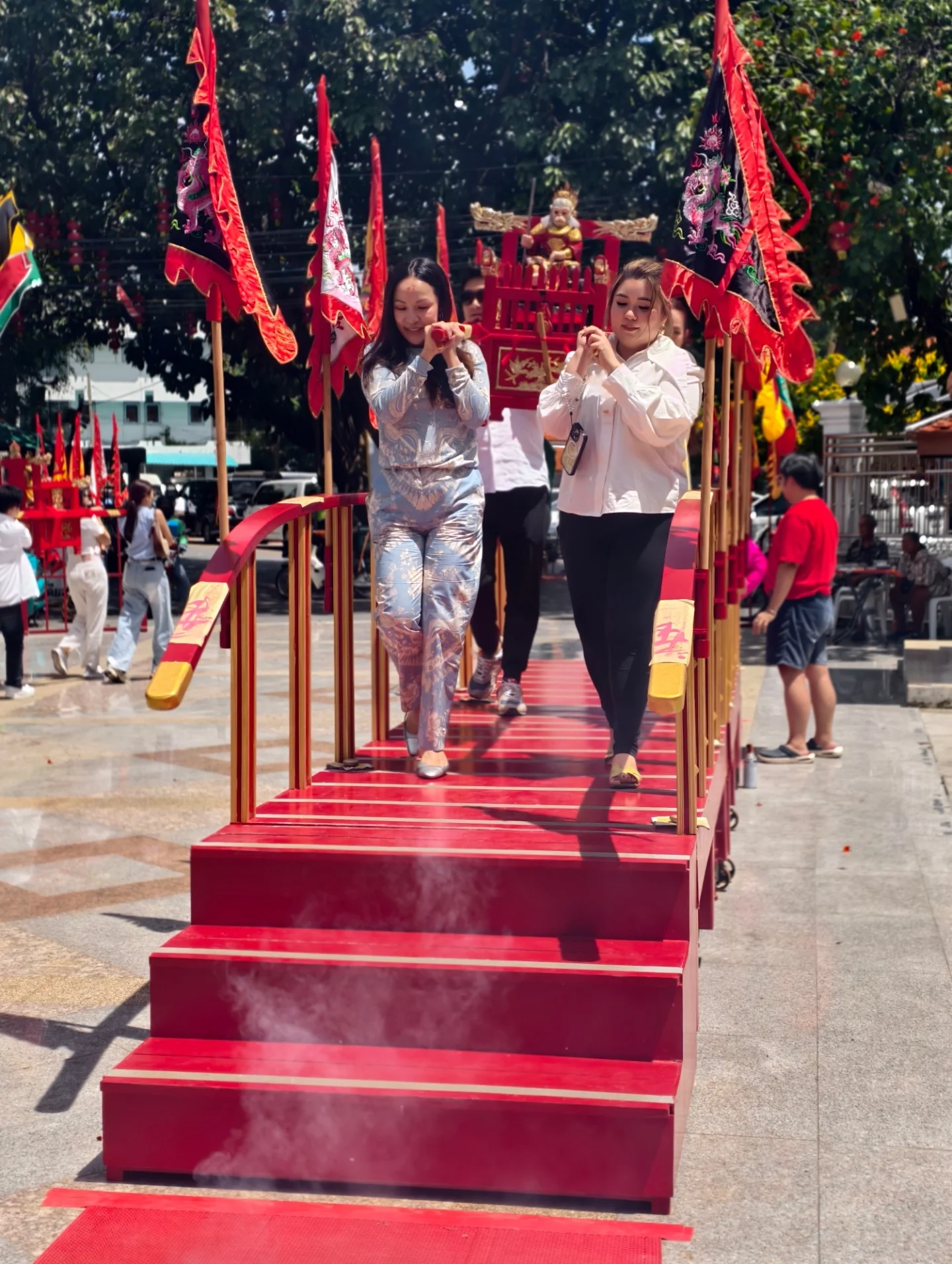 แคนดี้ รากแก่น