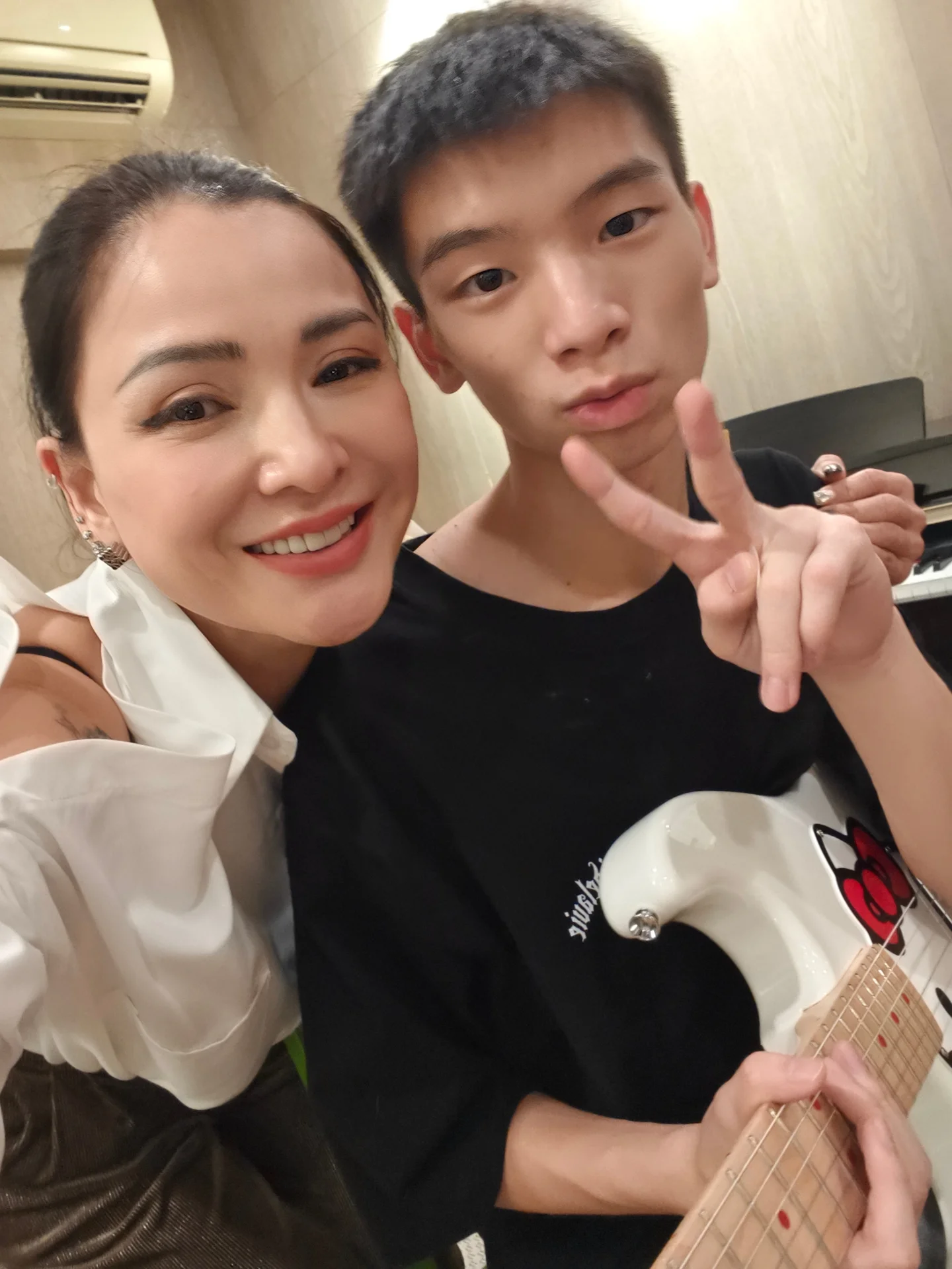 แคนดี้ รากแก่น