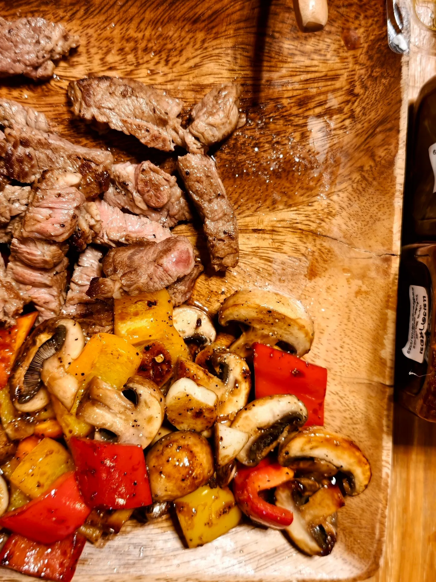 แคนดี้ รากแก่น