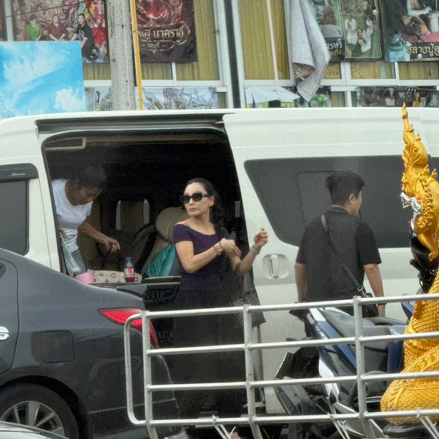แคนดี้ รากแก่น